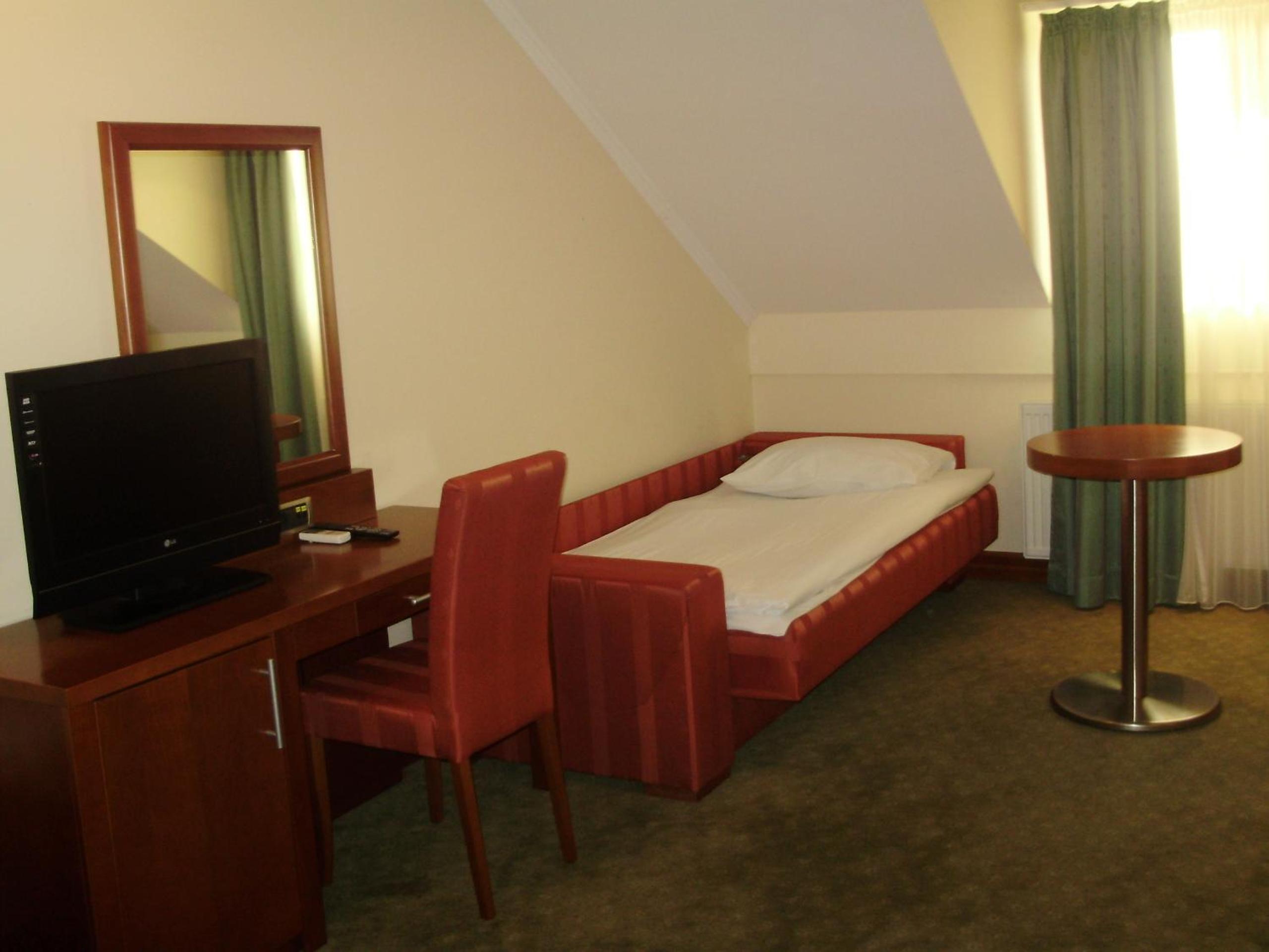 Quadruple Room with Bathroom - Photo 3