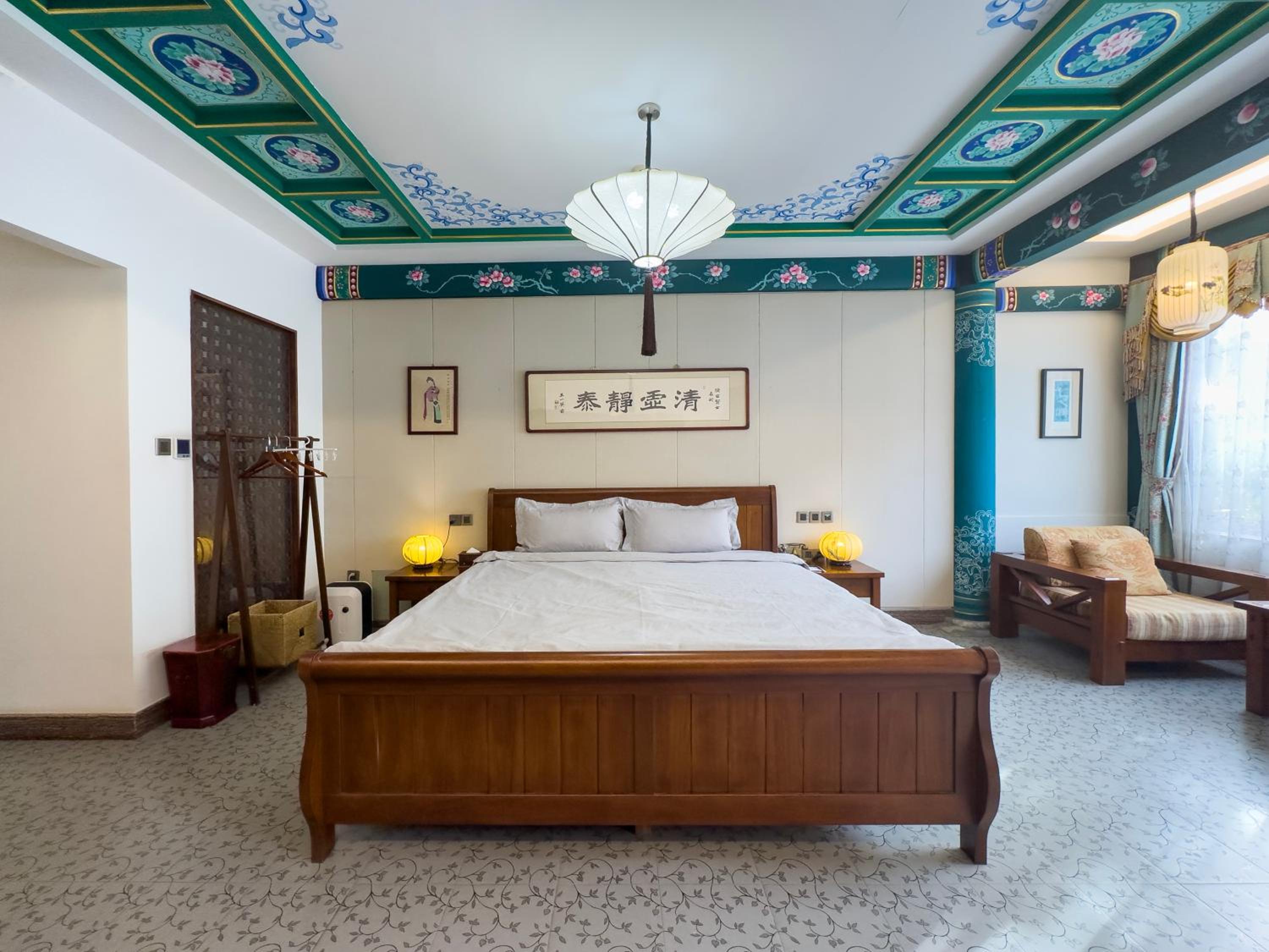 JS Deluxe King Room