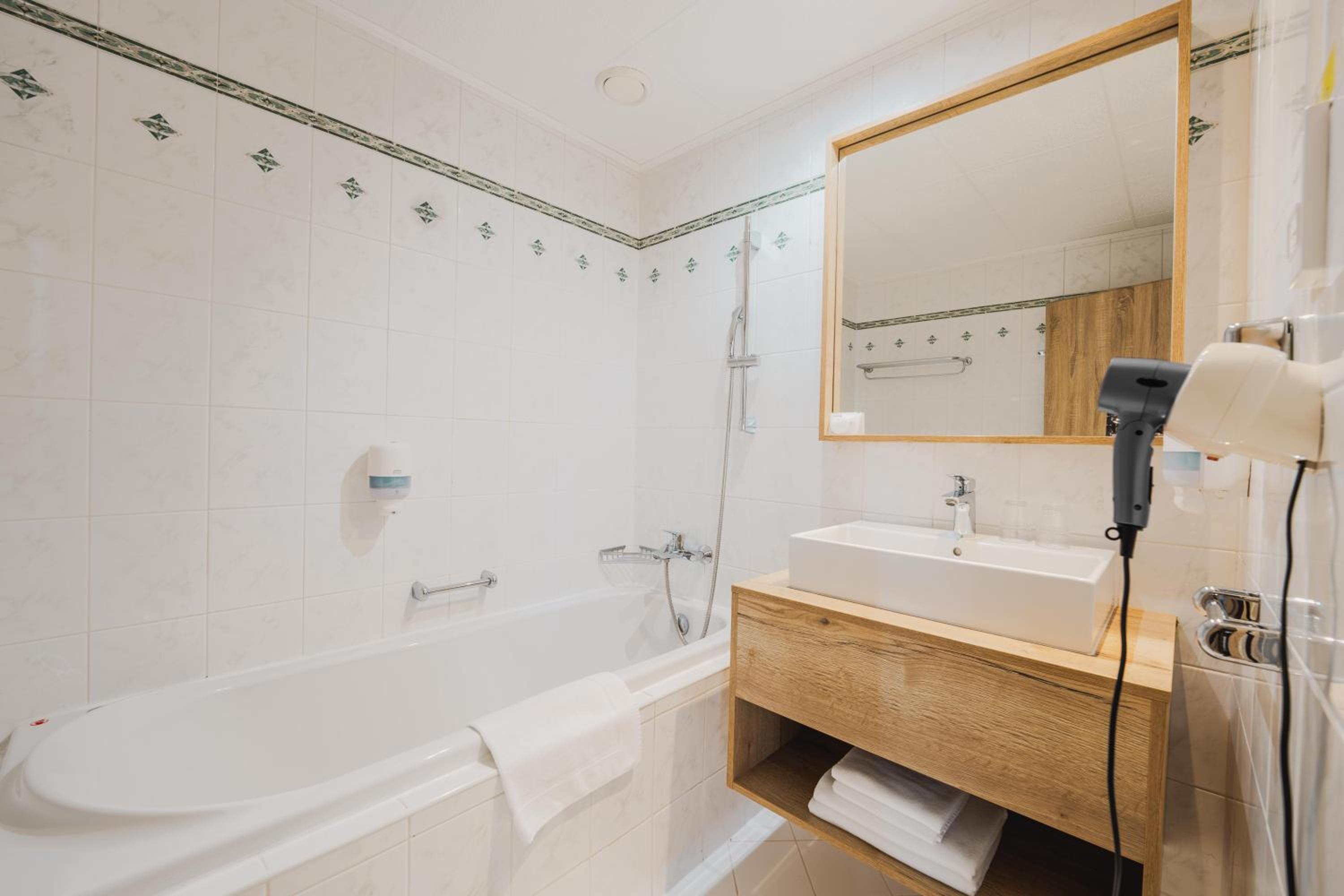 Double Room (2 Adults + 1 Child) photo 3