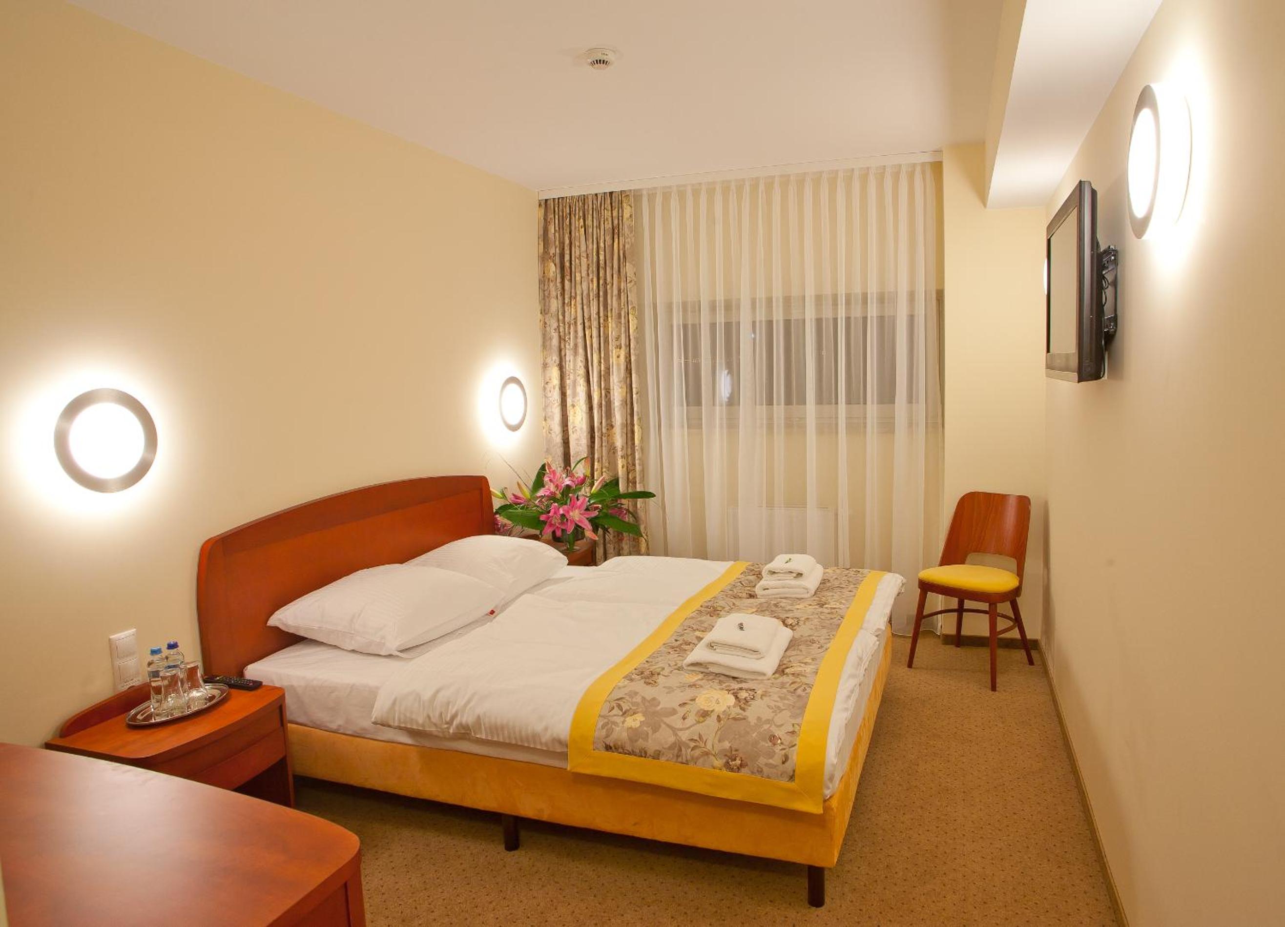 Double Room - Photo 7
