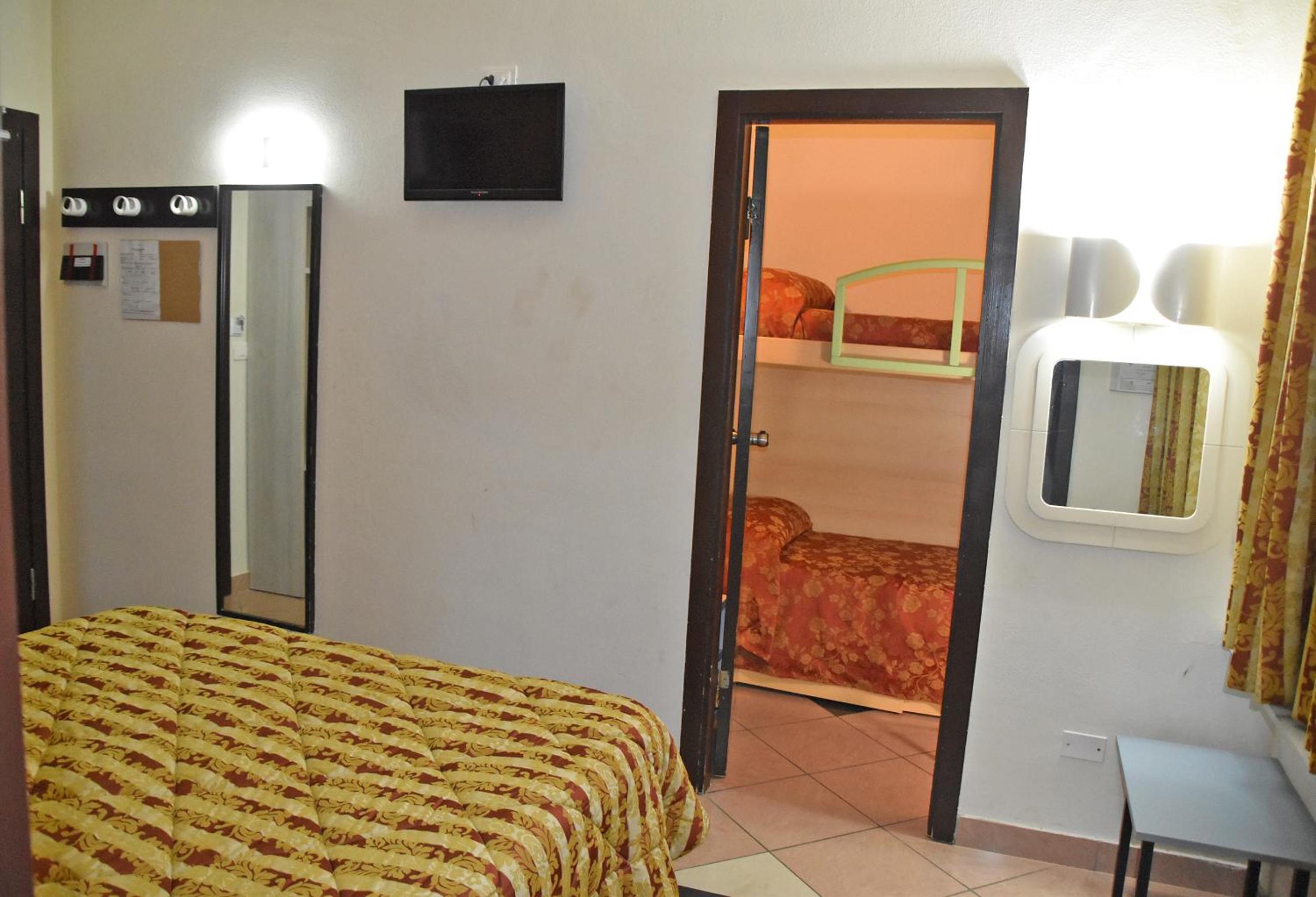 Quadruple Room - Photo 1
