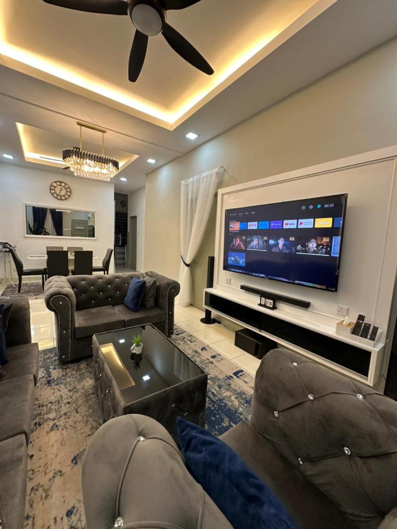 Three-Bedroom House photo 1