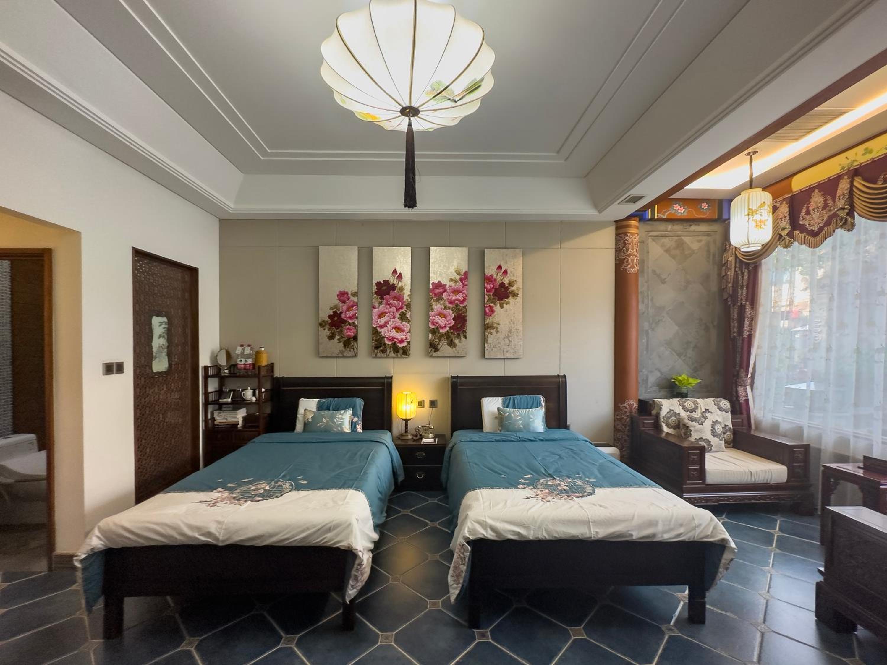 YT Deluxe Twin Room