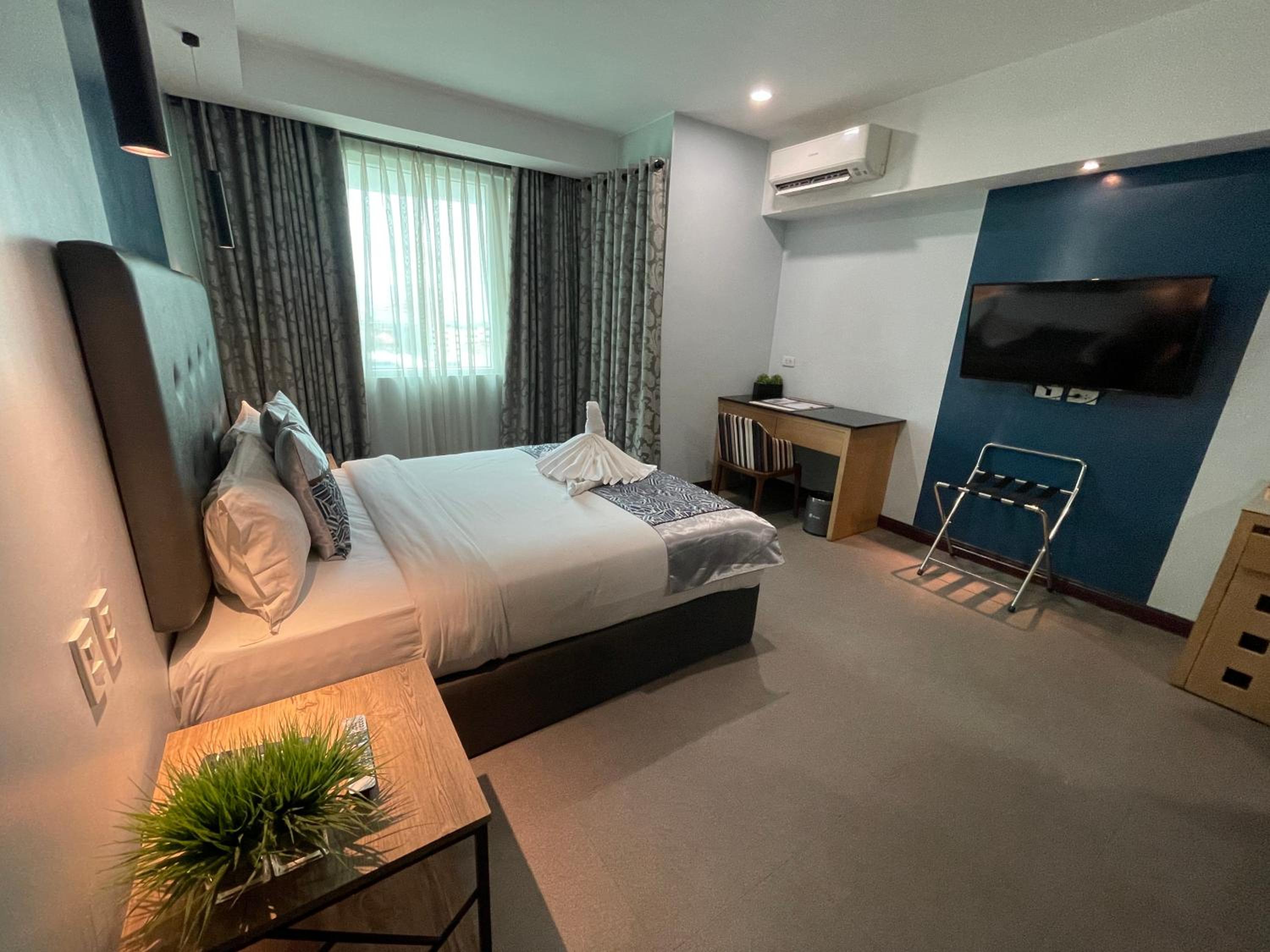 Deluxe Double Room - Photo 11