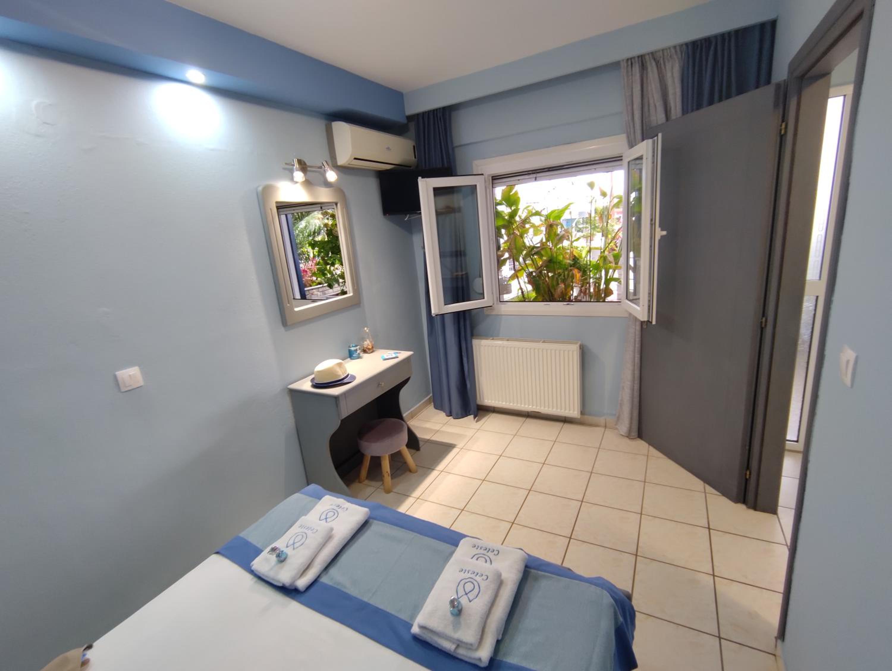 Studio Apartment photo 3