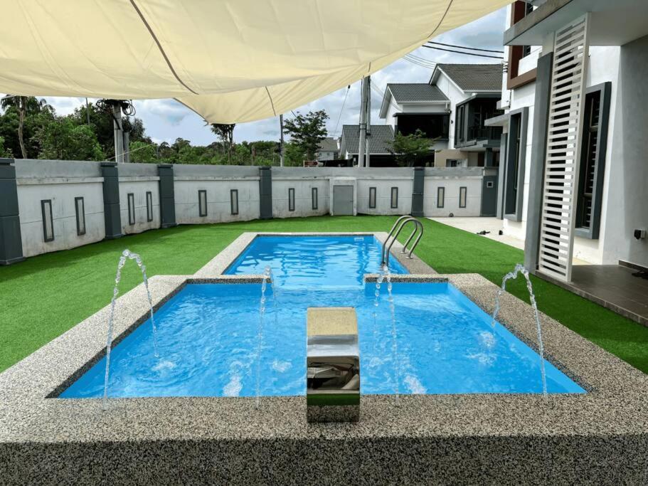 Four-Bedroom House photo 2