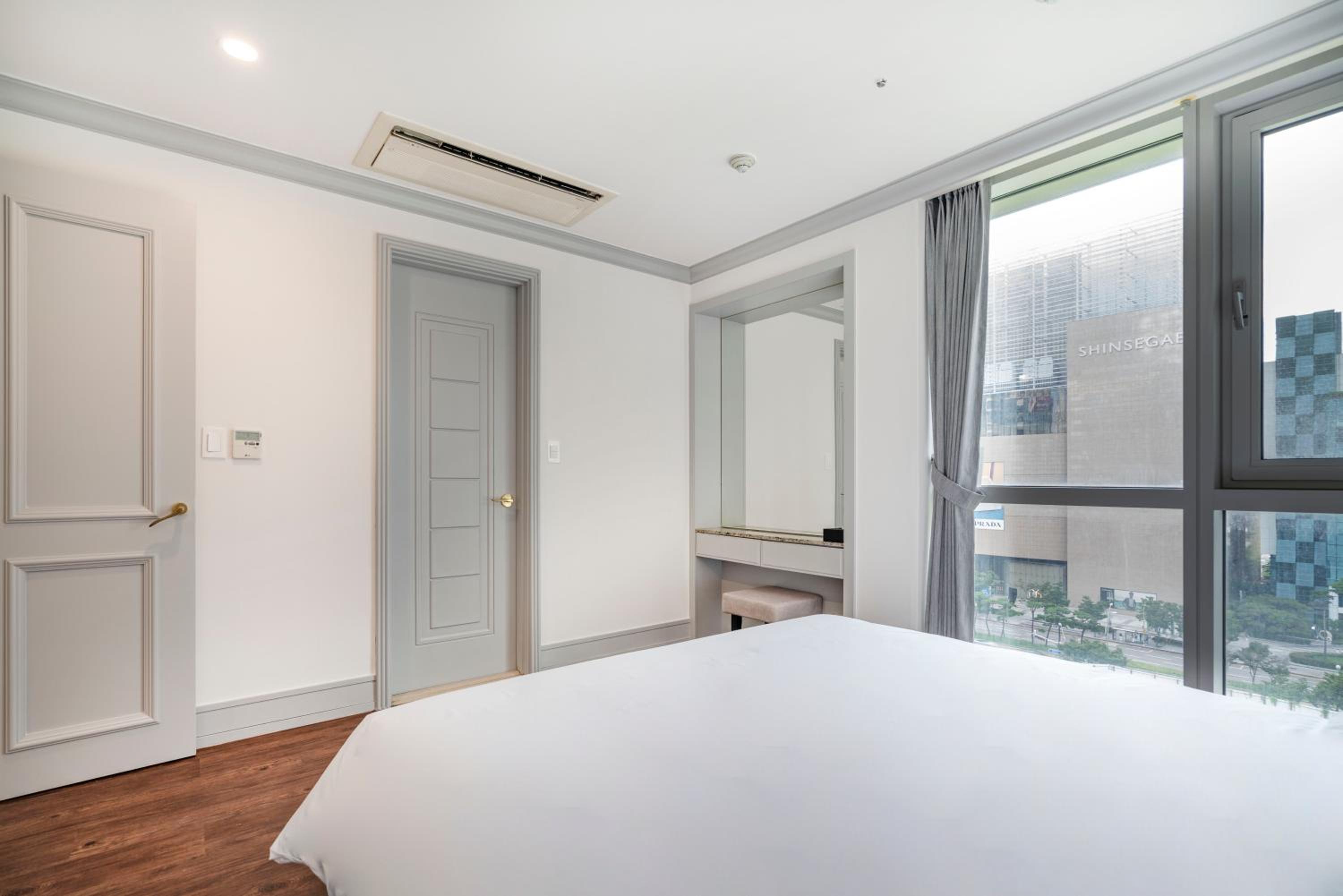 Suite - Photo 8
