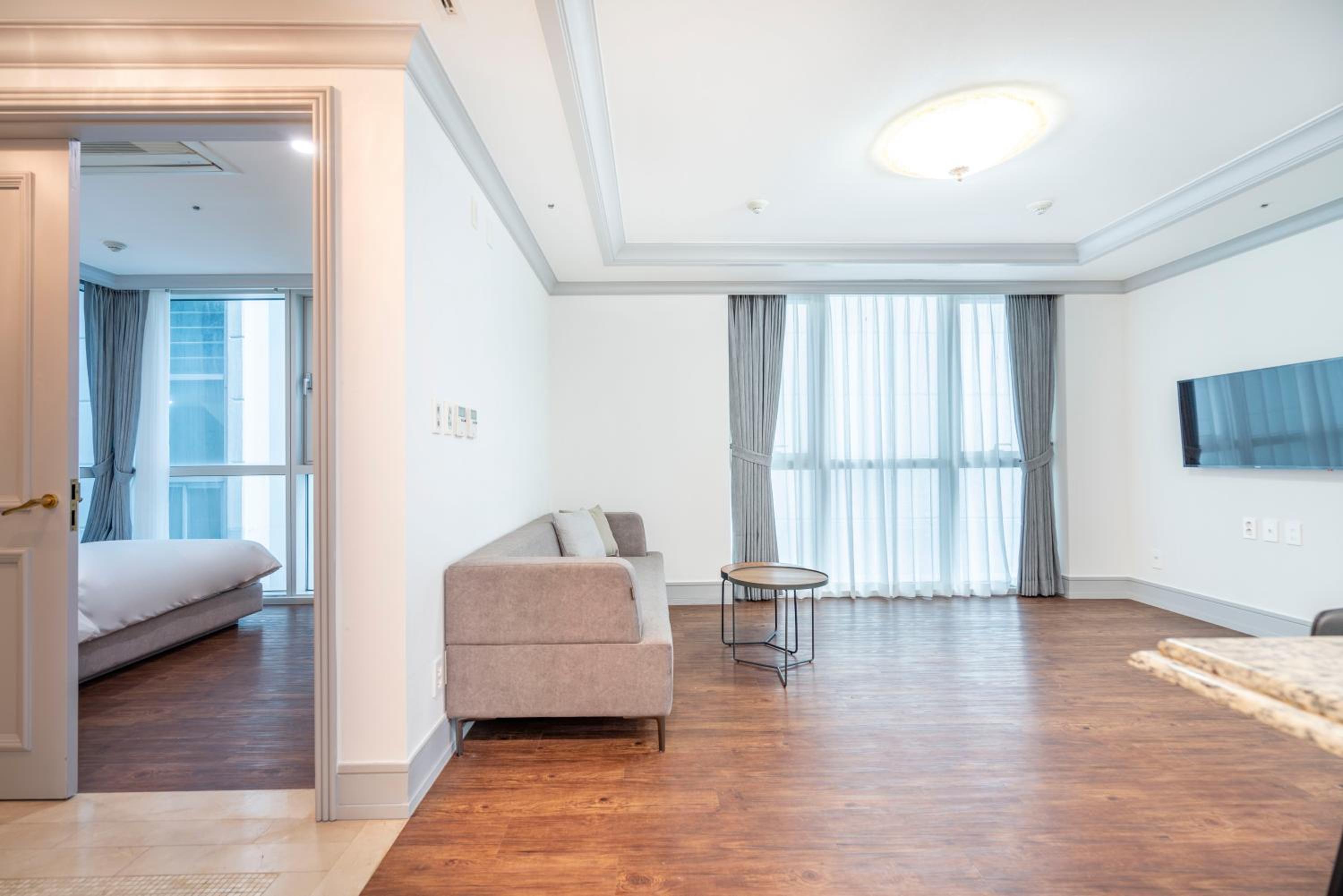 Suite - Photo 4