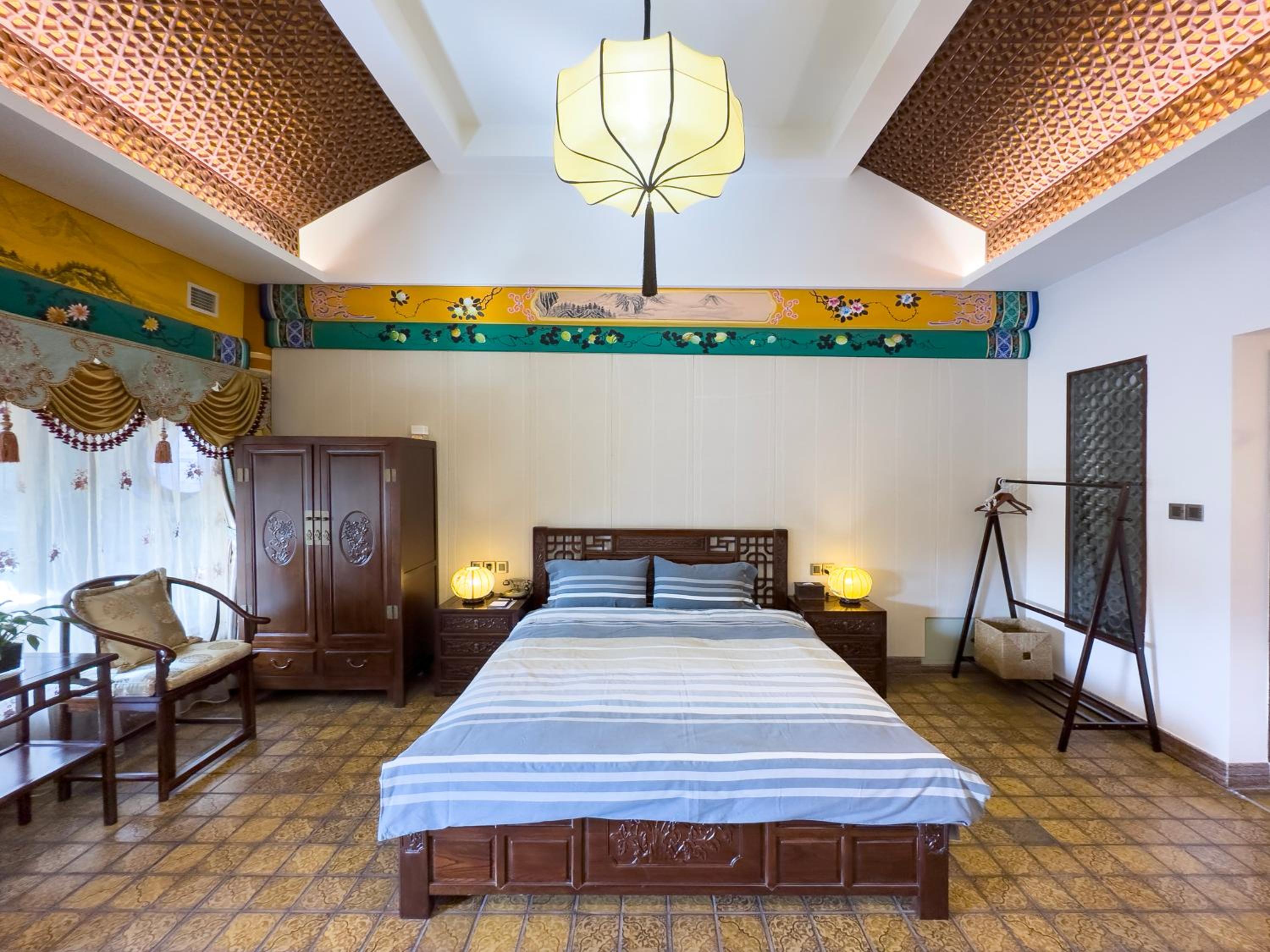 FY Deluxe Queen Room