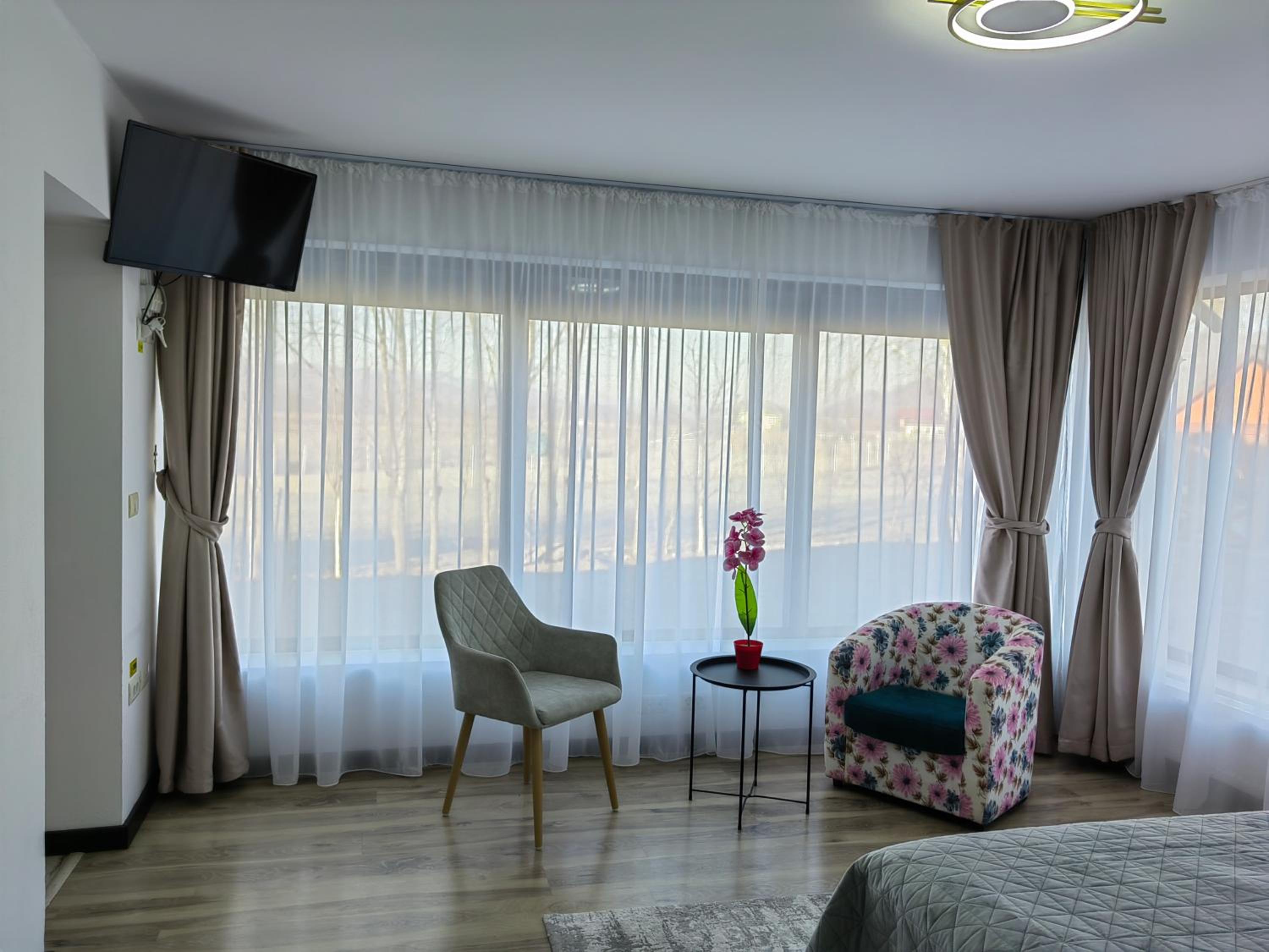 Deluxe Room (2 Adults + 1 Child) photo 1