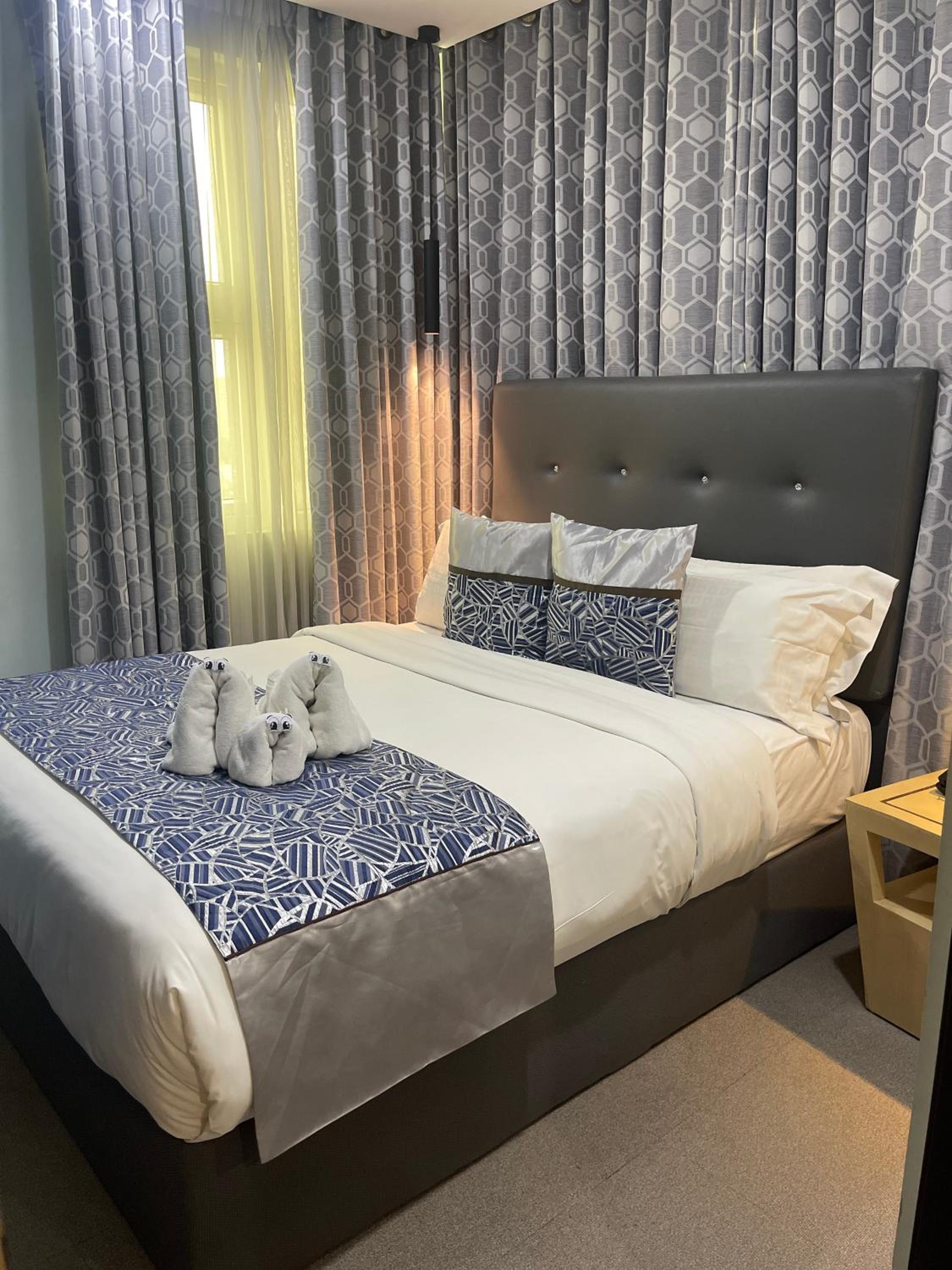 One-Bedroom Suite - Photo 3