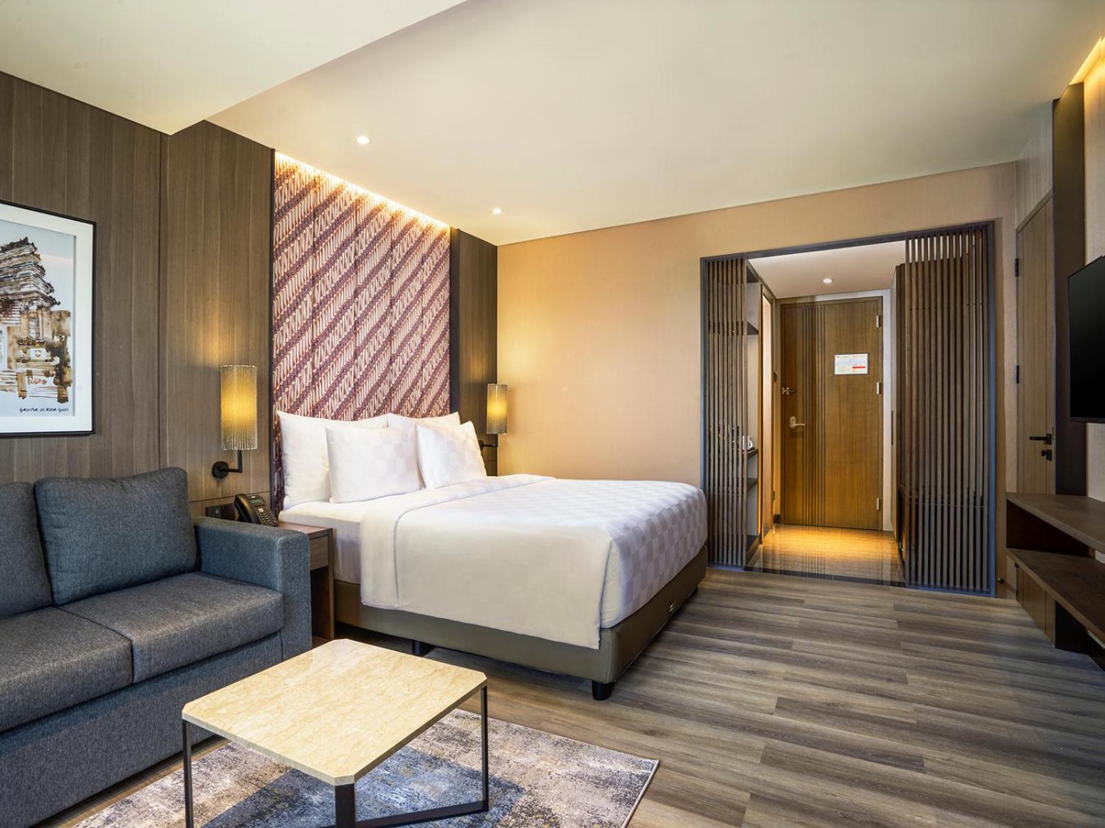 Deluxe Queen Room - Photo 1