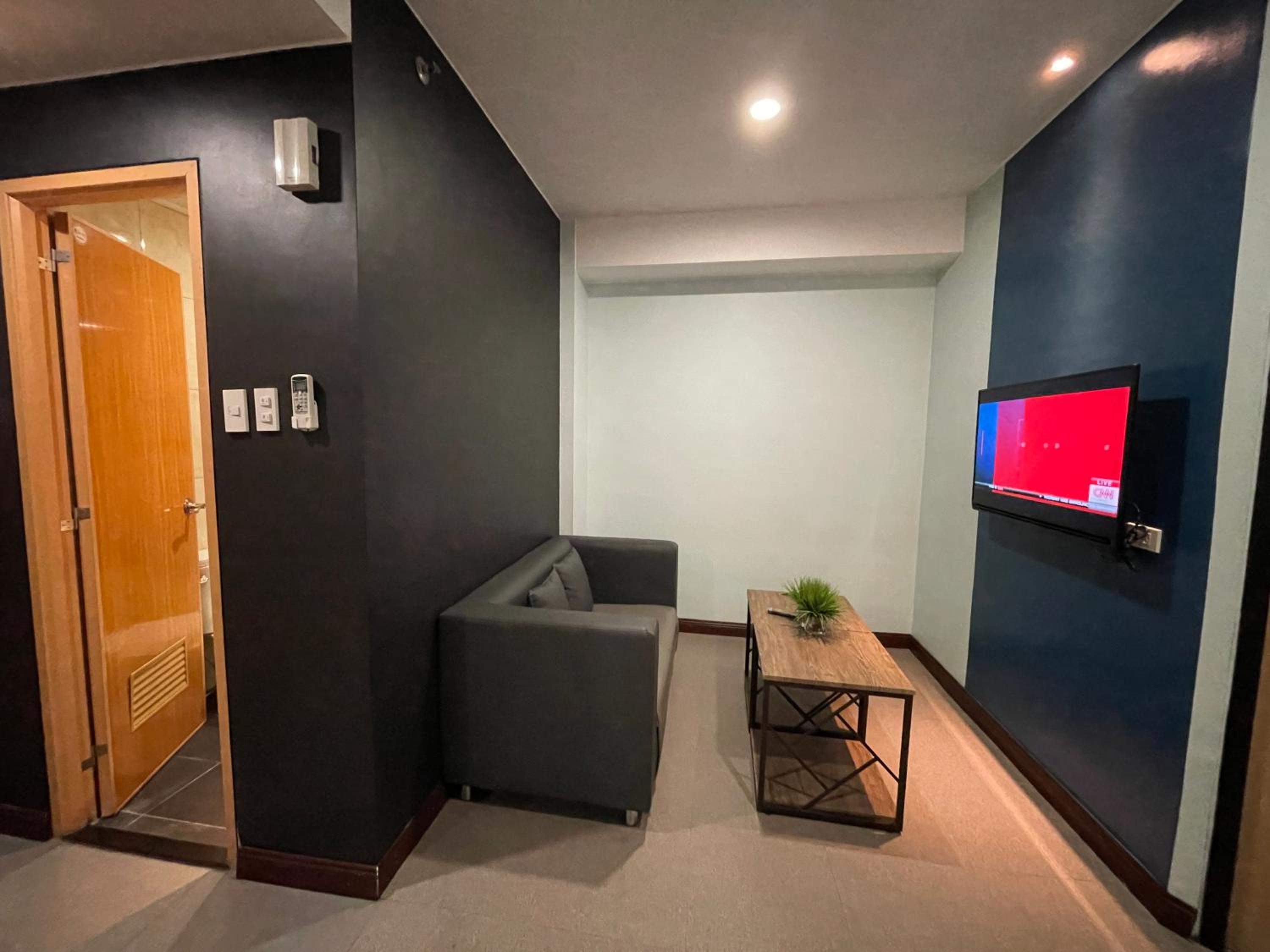 Superior Suite - Photo 6