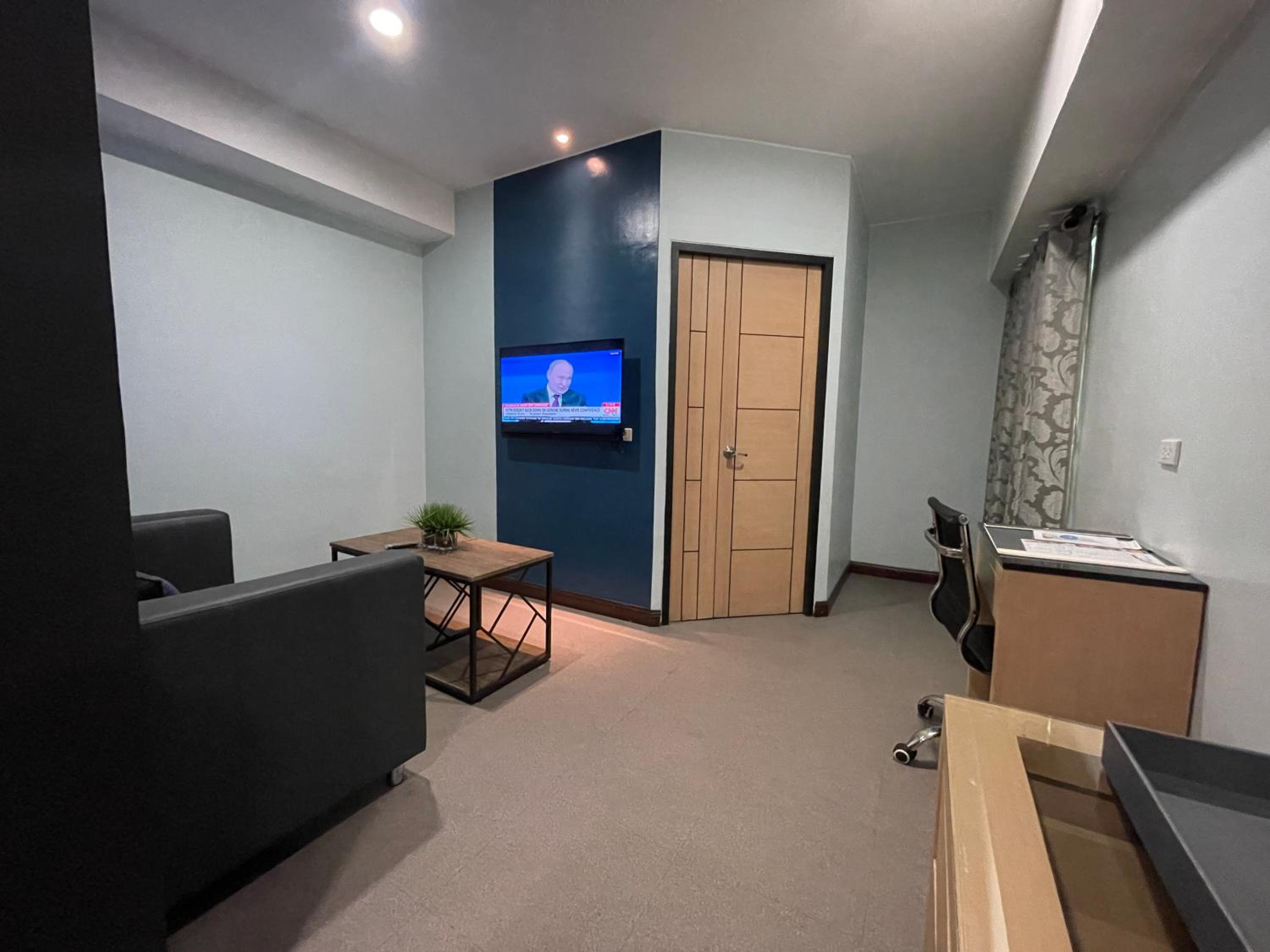 Superior Suite - Photo 8