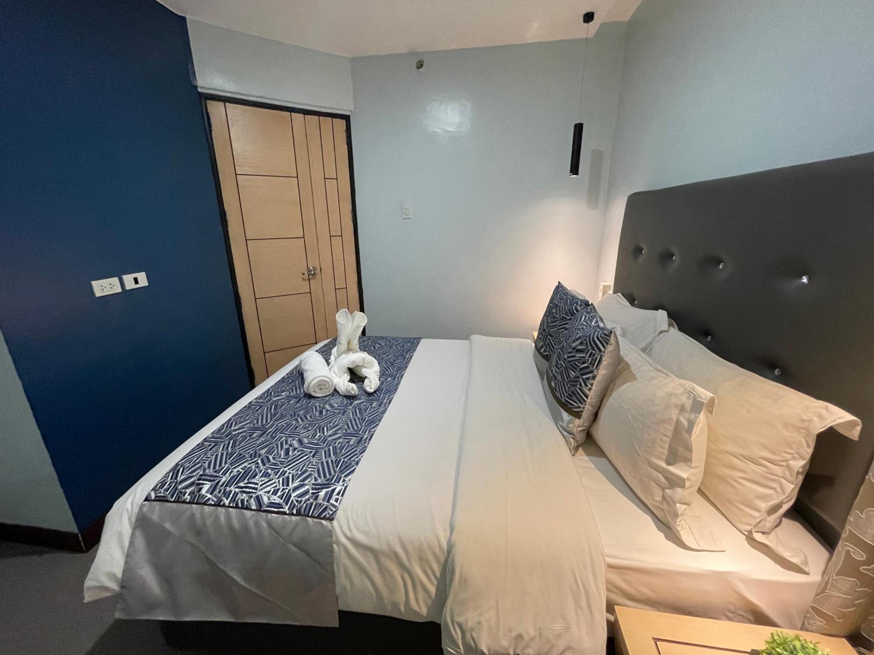Superior Suite - Photo 11