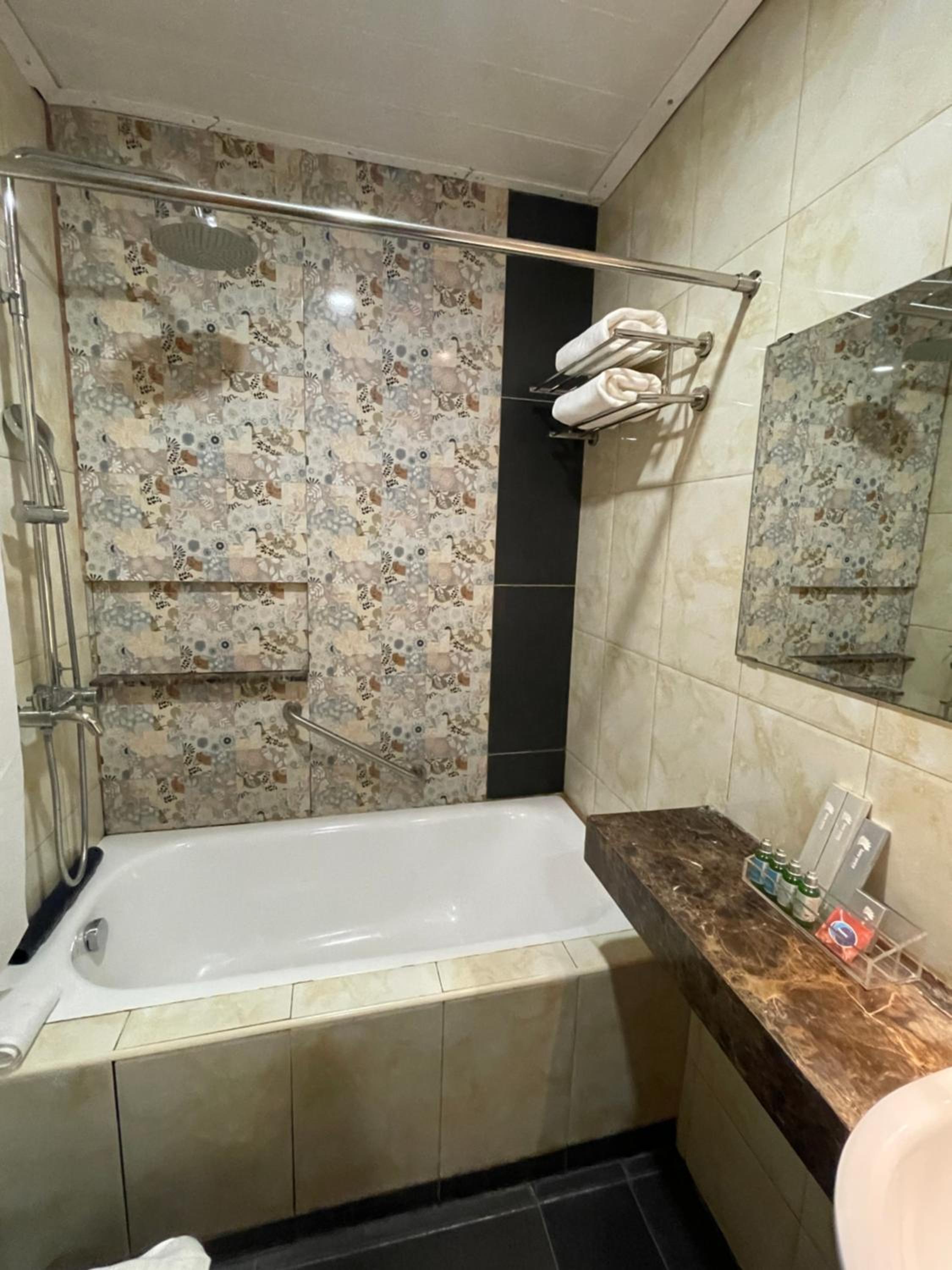 Superior Suite - Photo 9