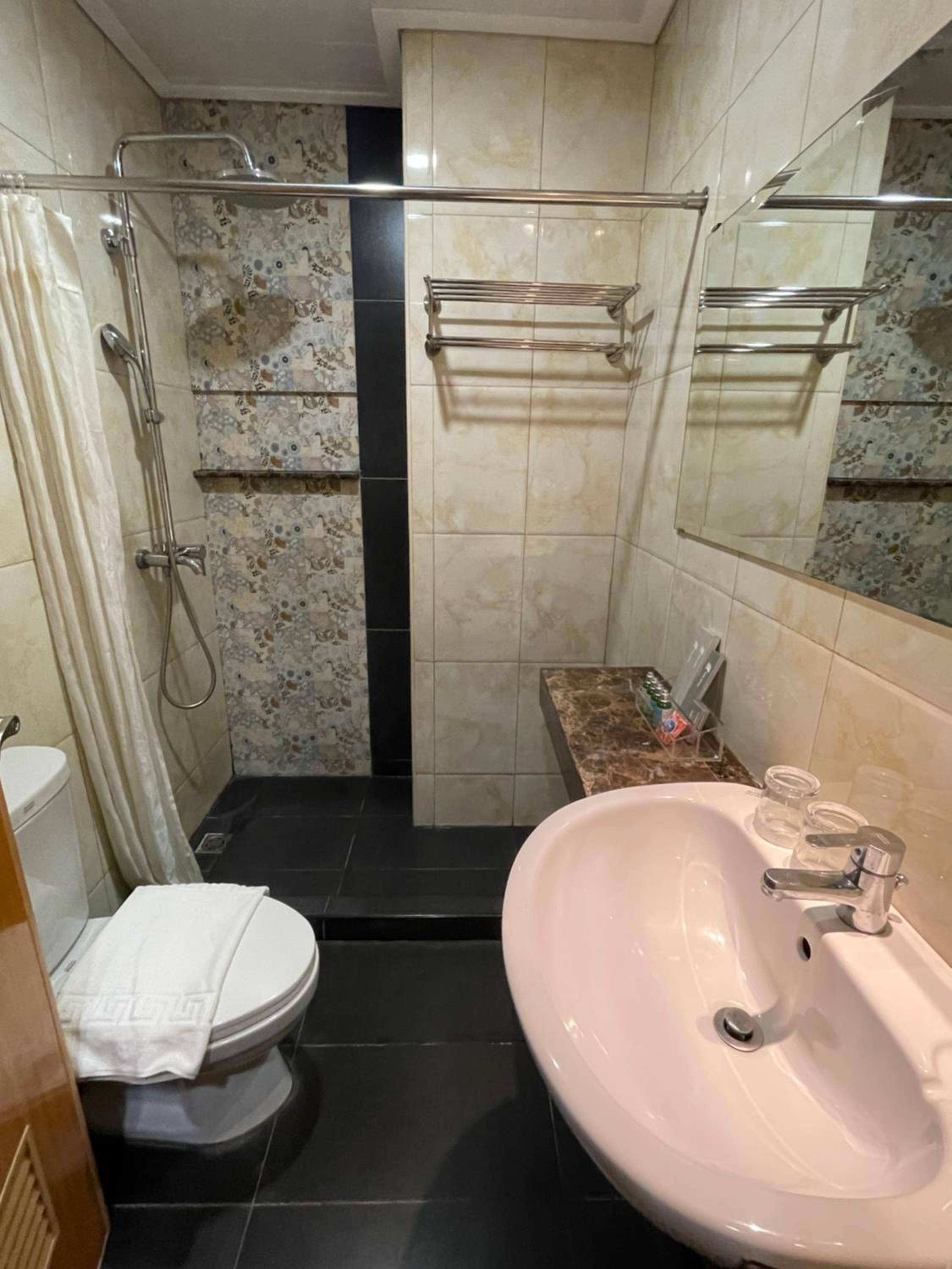 One-Bedroom Suite - Photo 8