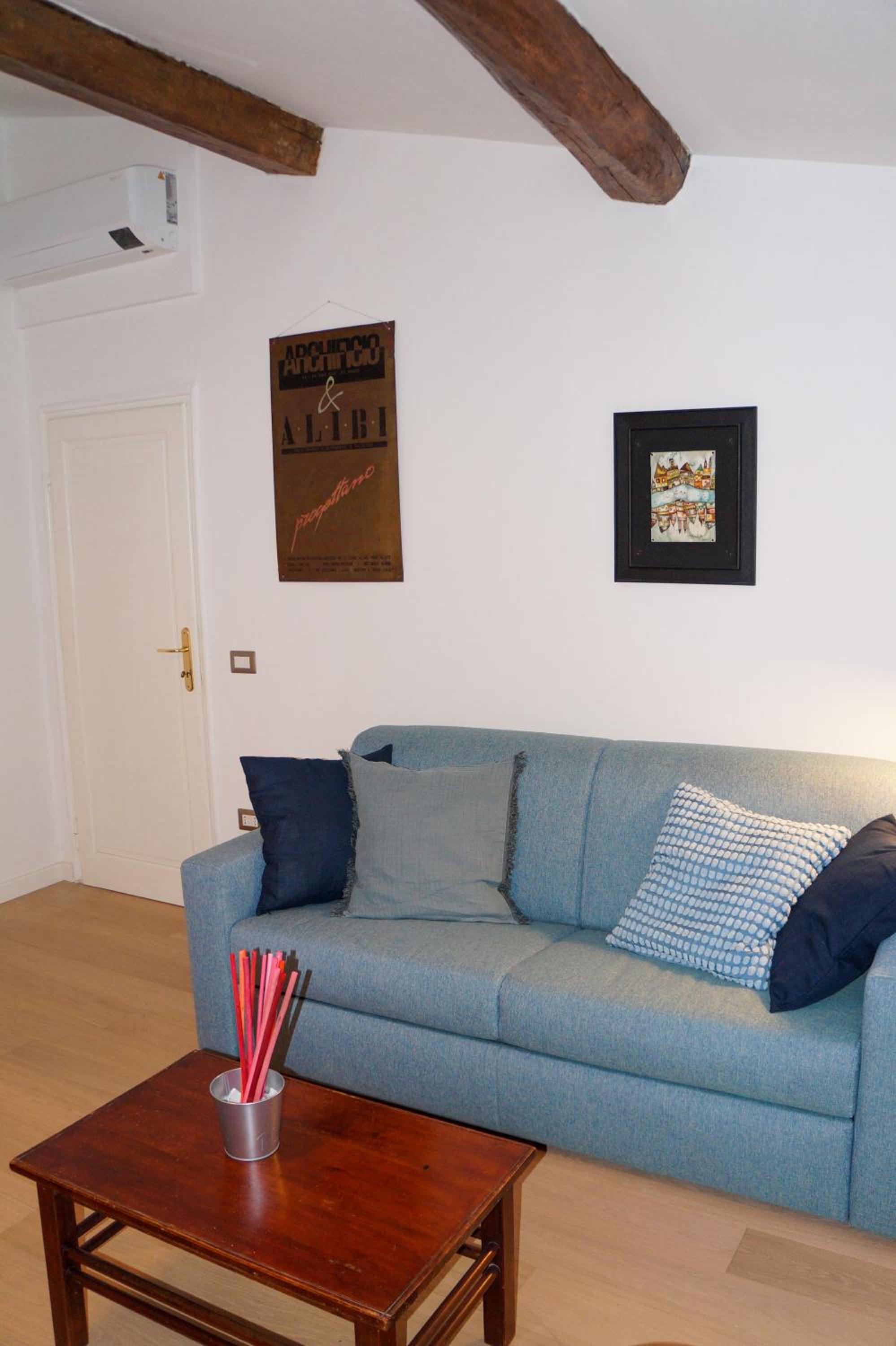 One-Bedroom Apartment photo 2