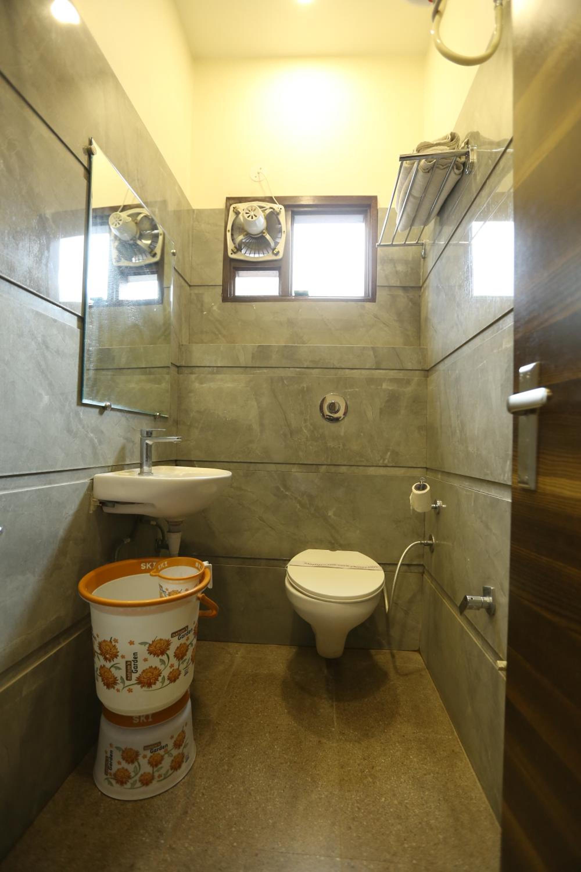 Family Room - Photo 6