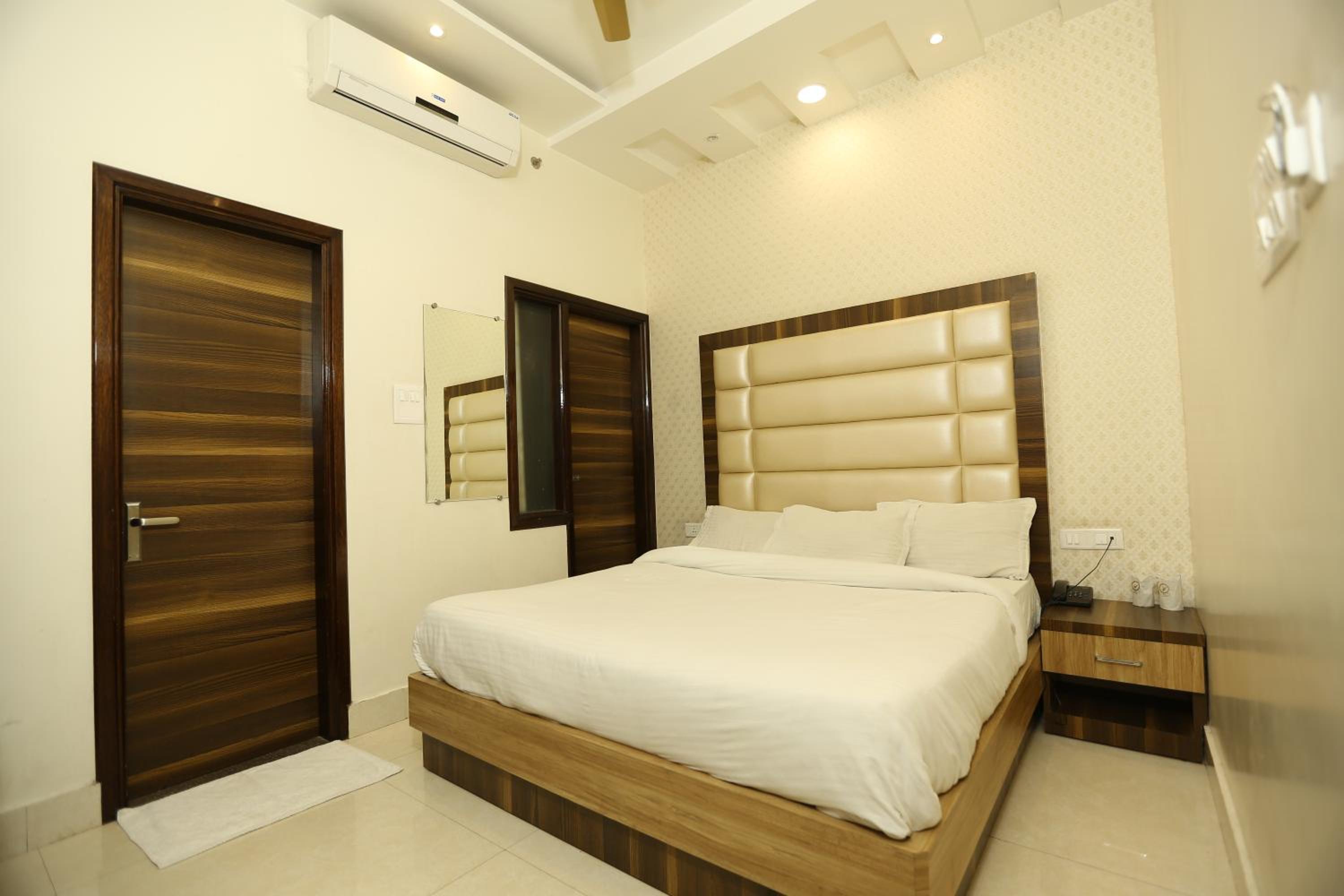 Deluxe Double Room photo 3
