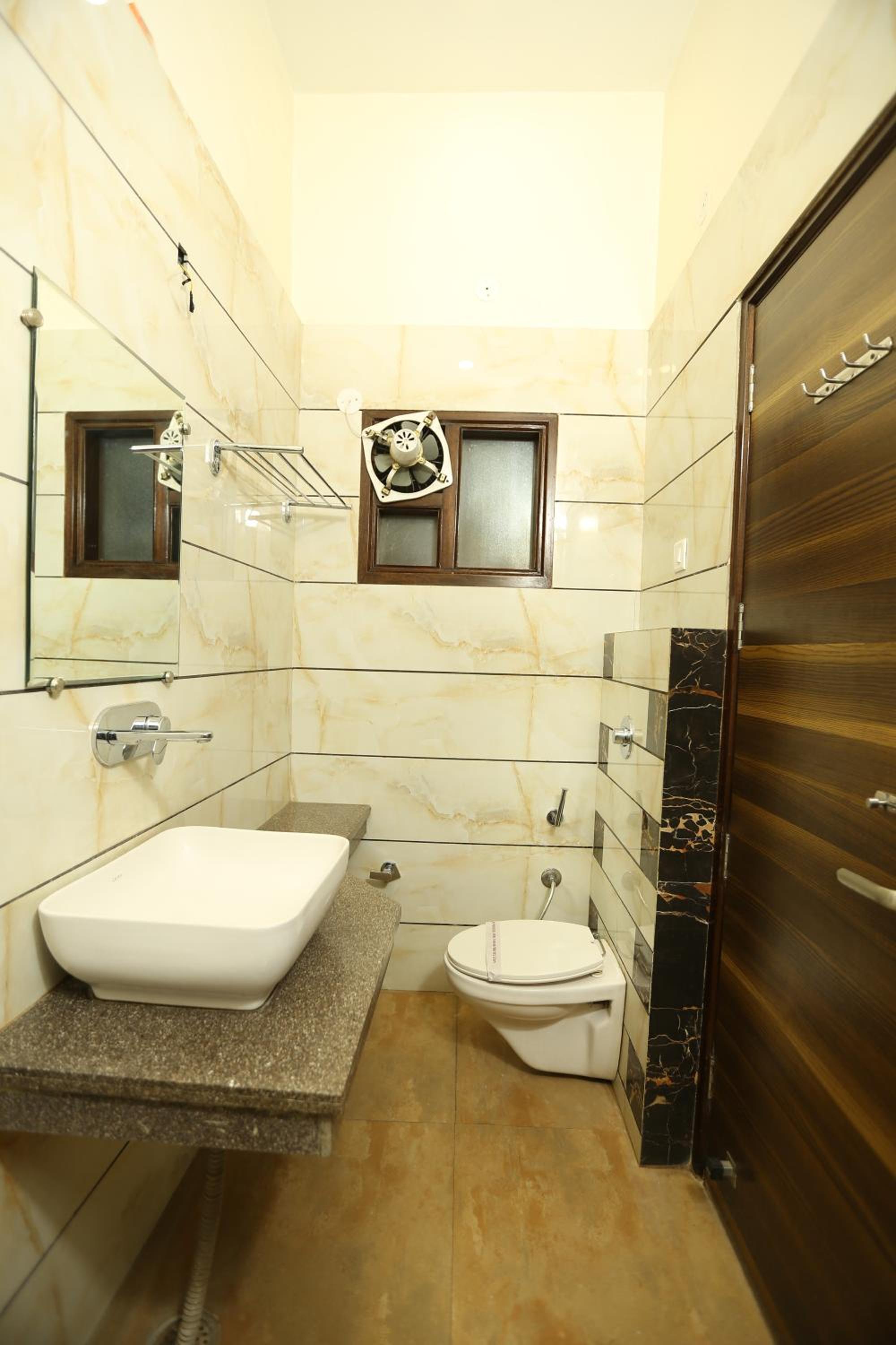 Deluxe Family Suite - Photo 11