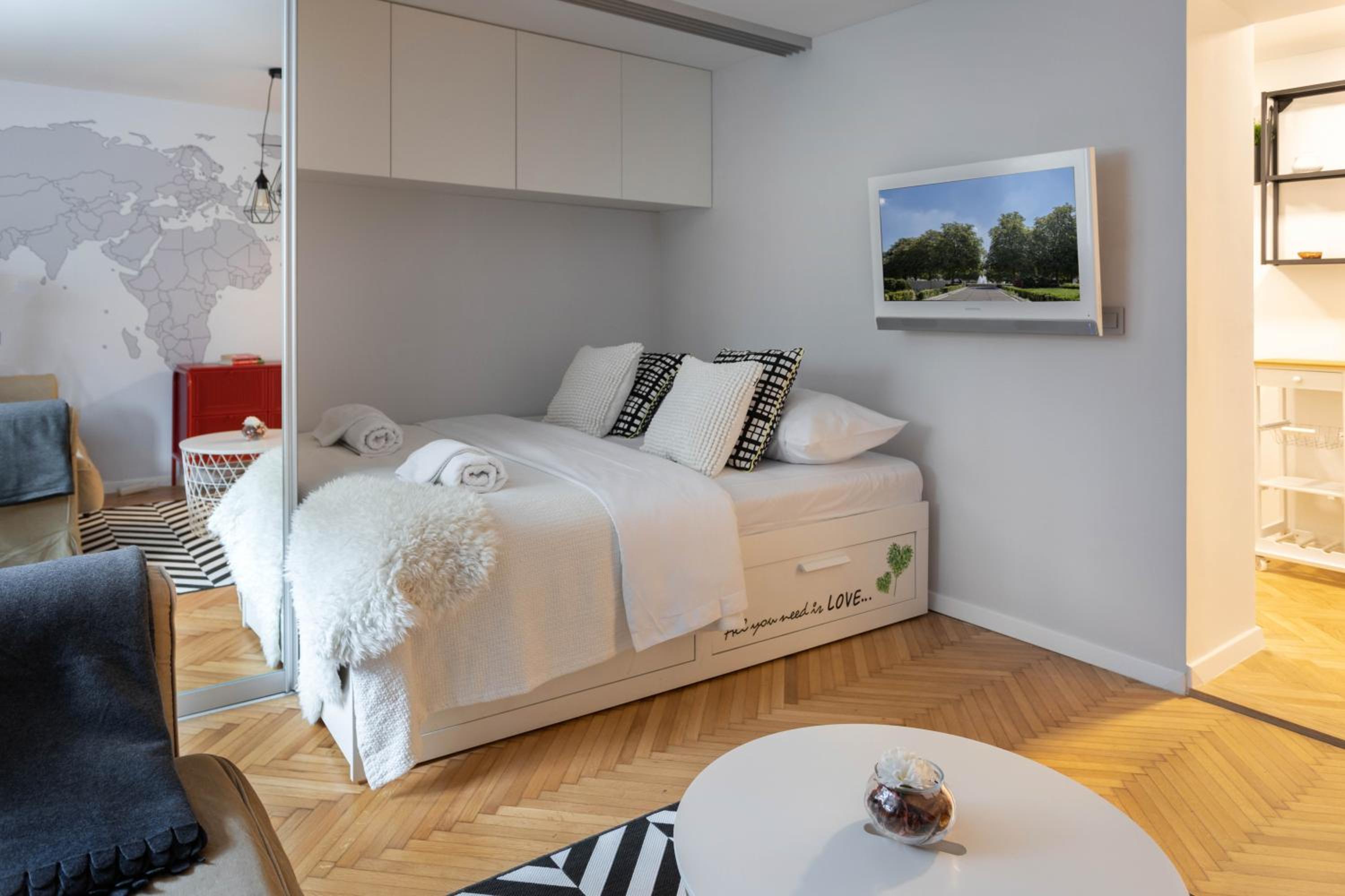 One-Bedroom Apartment