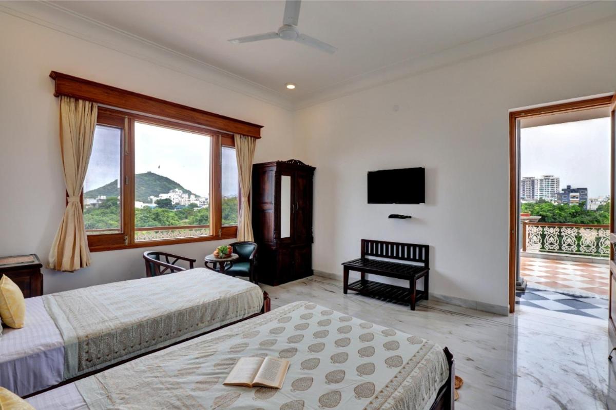Deluxe Room - Photo 14