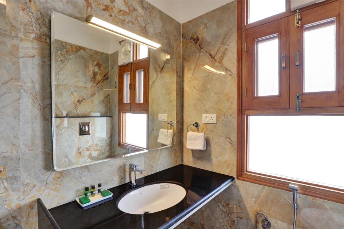 Deluxe Room - Photo 15