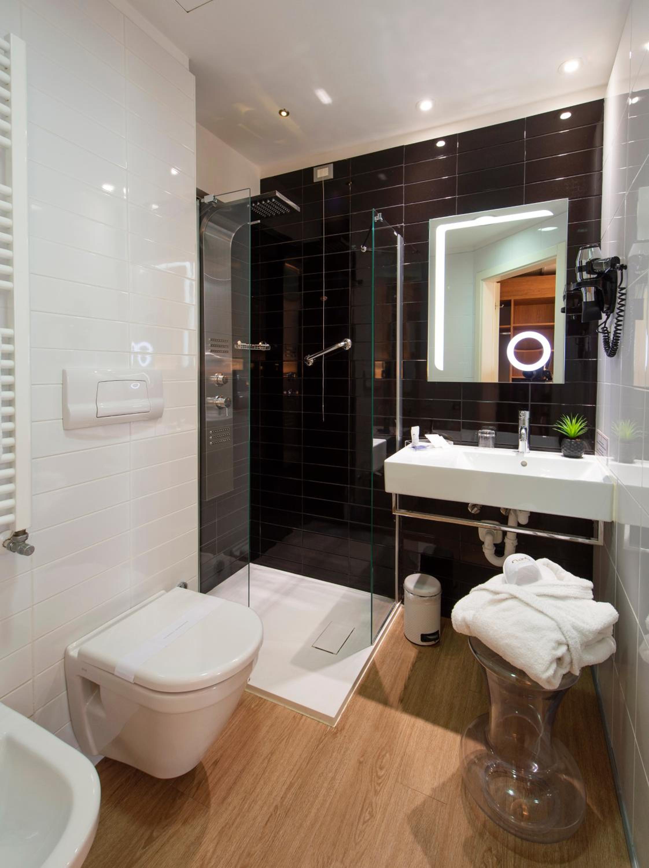 Deluxe Room - Photo 5