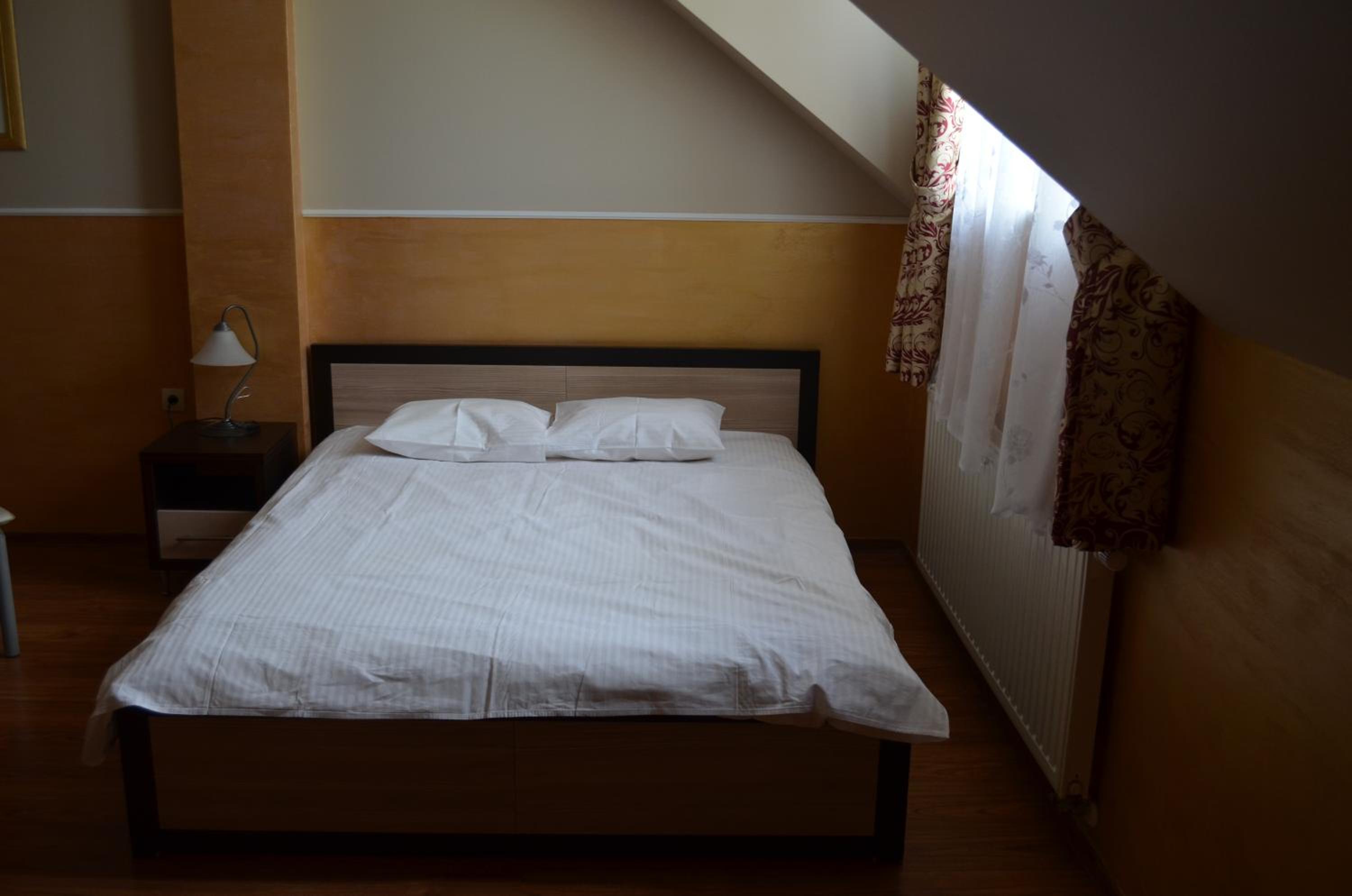 Triple Room with Bathroom photo 2