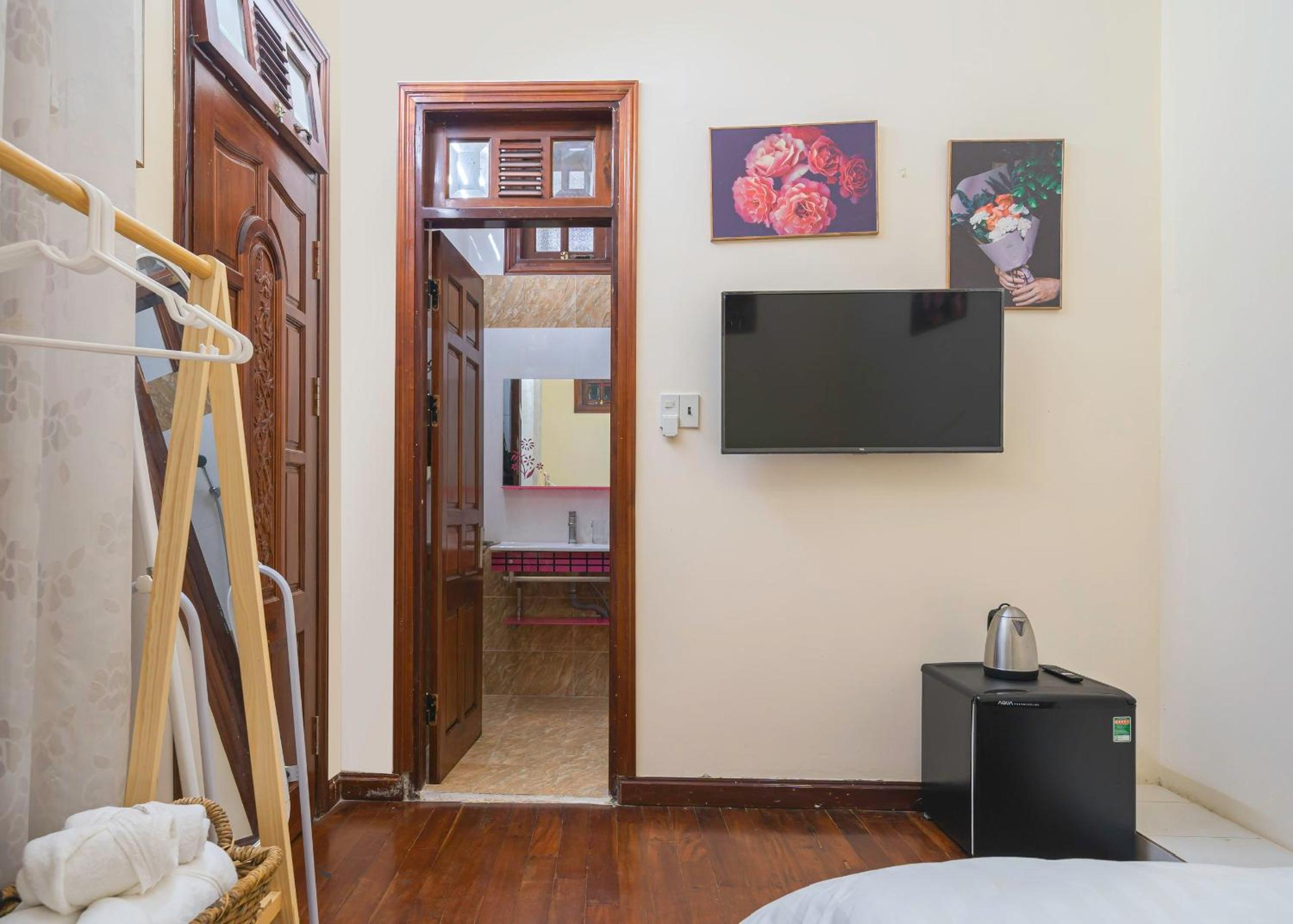Standard King Room photo 2