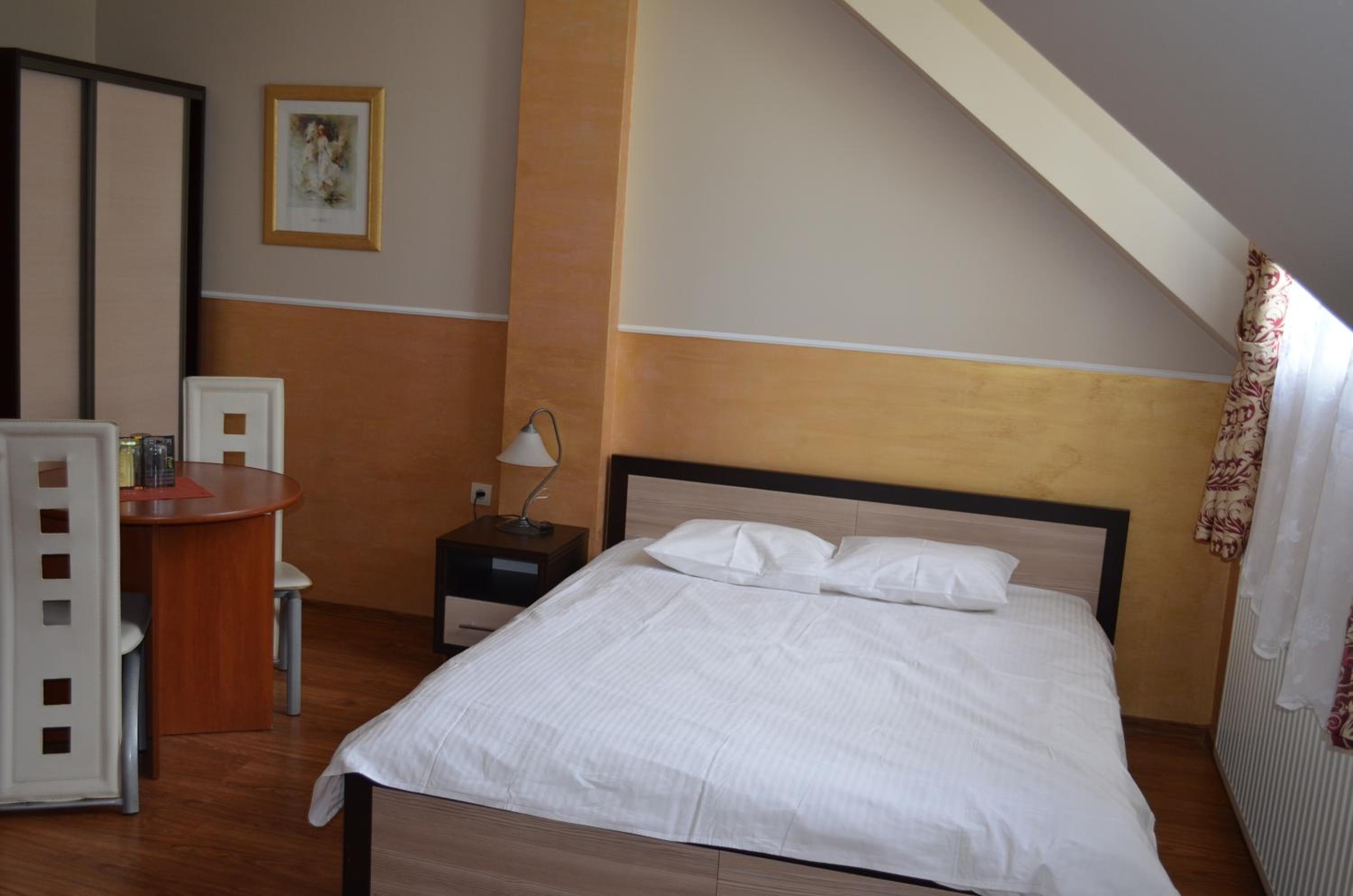 Triple Room with Bathroom photo 1