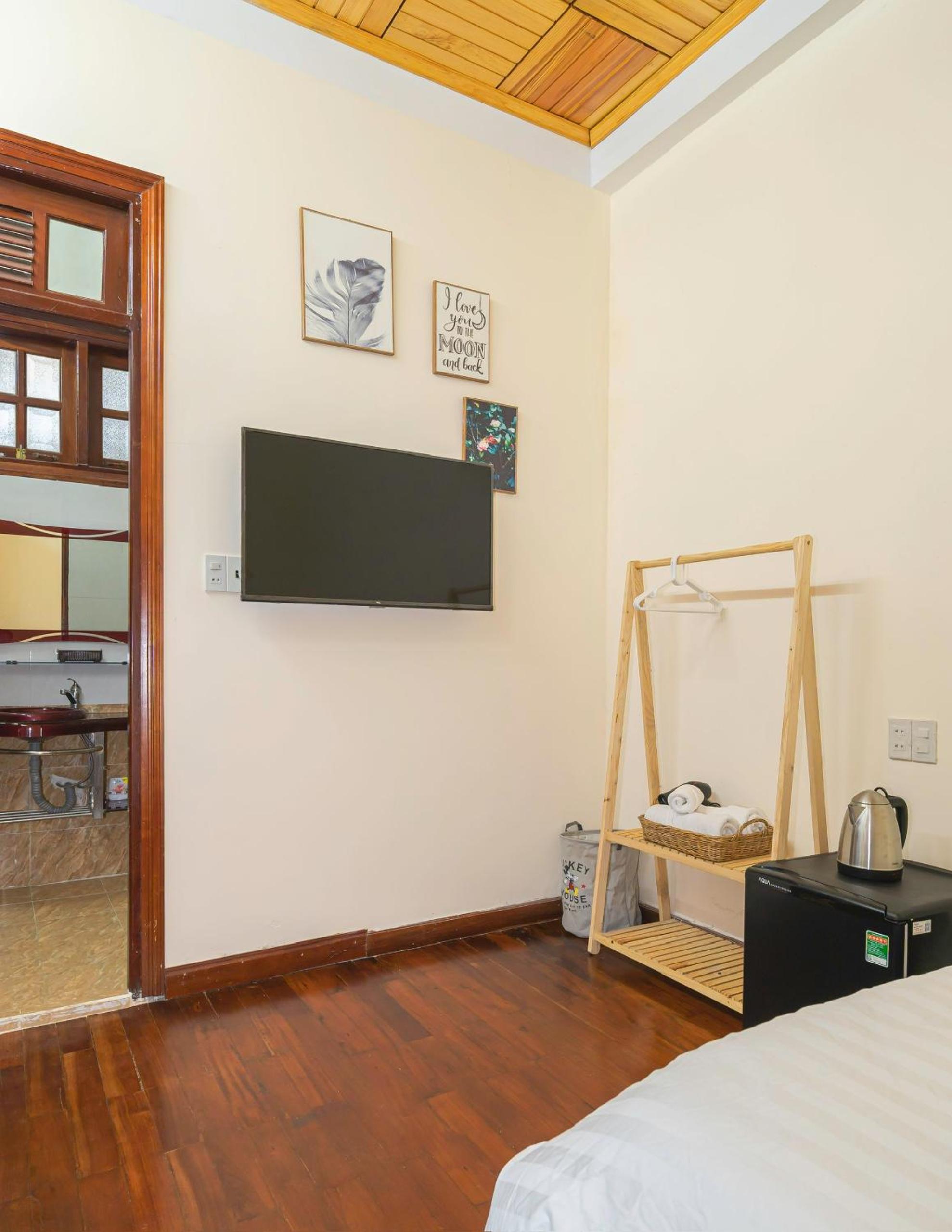 Standard King Room photo 2