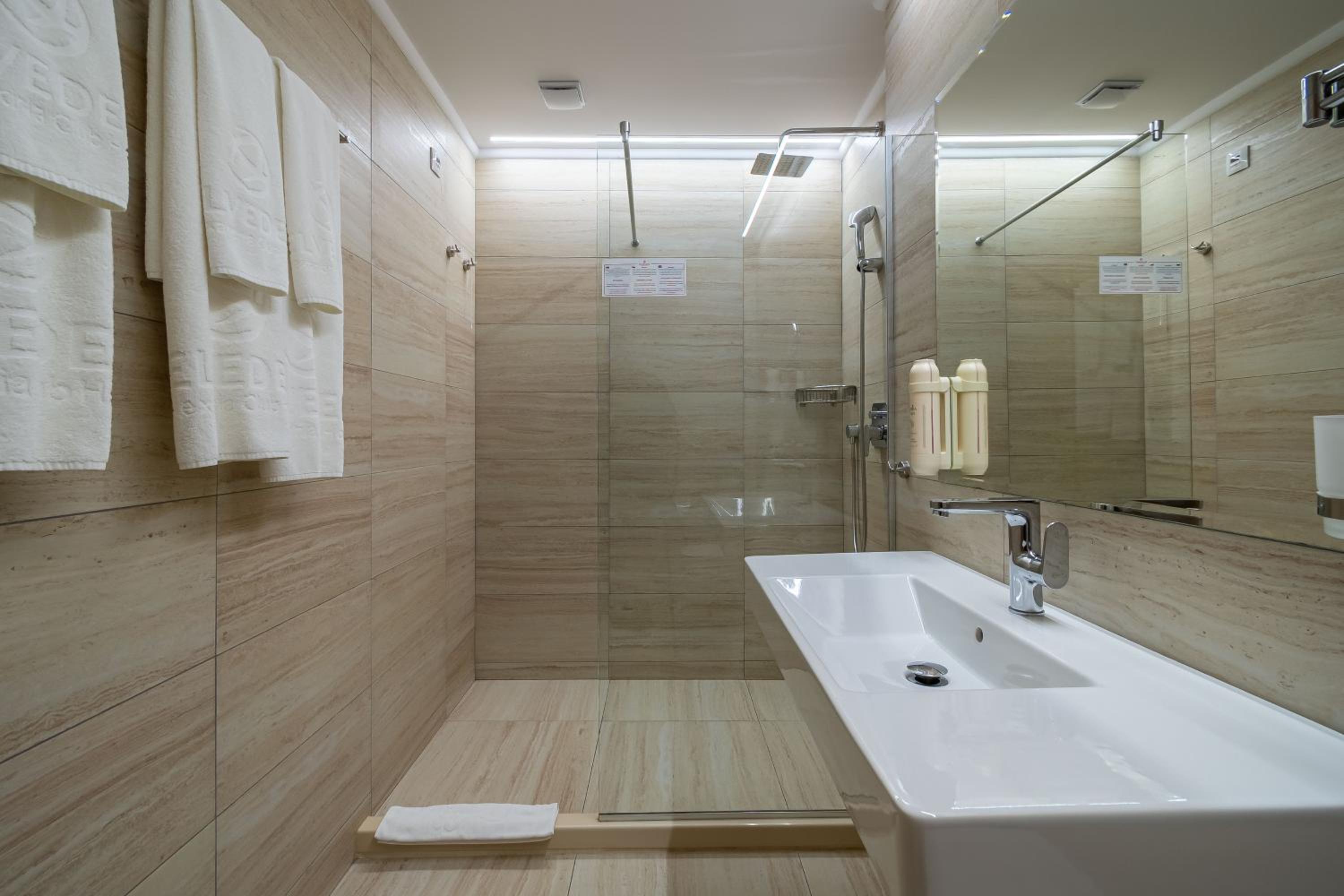 Superior Twin Room - Photo 3