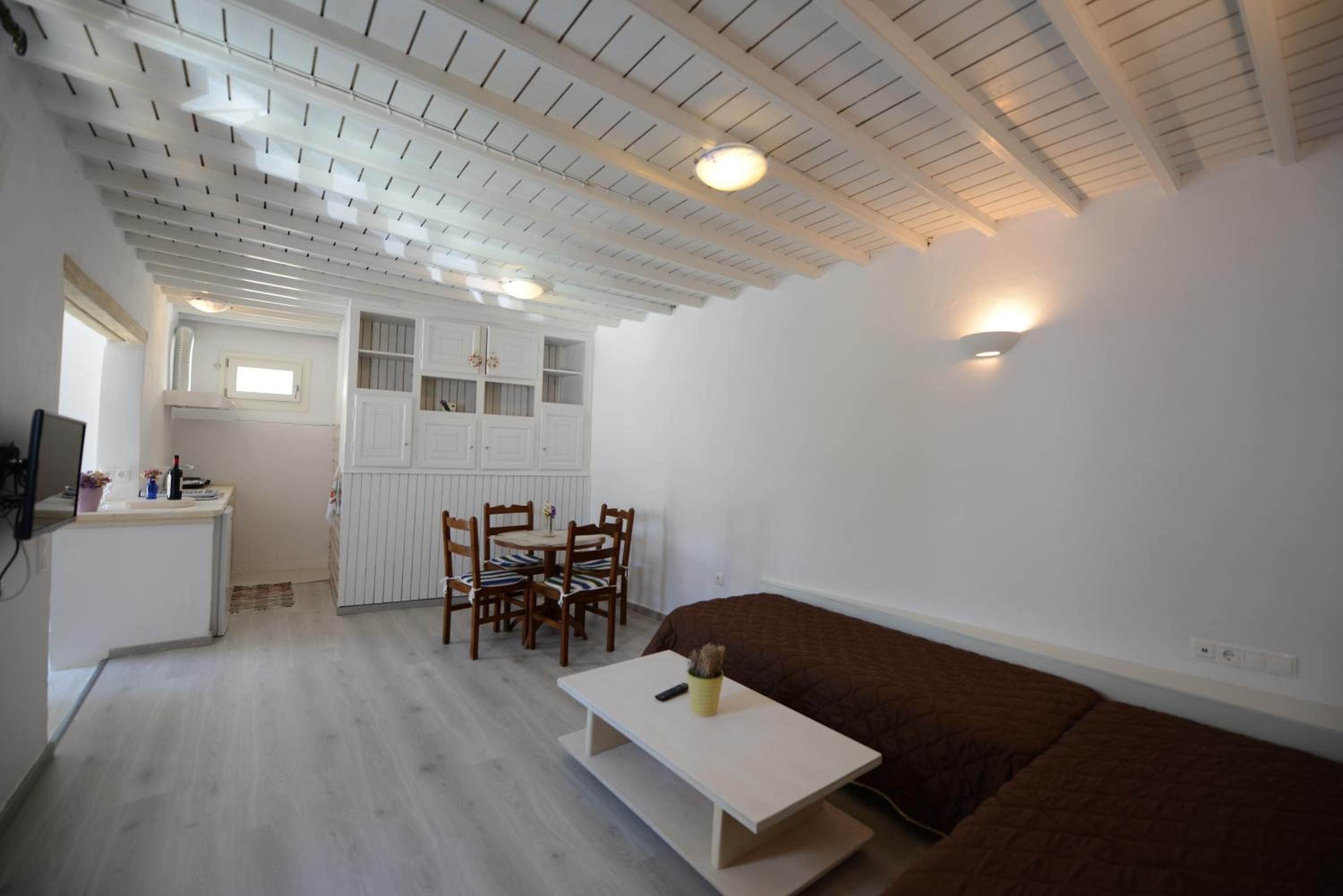 Apartment (4 Adults) photo 3