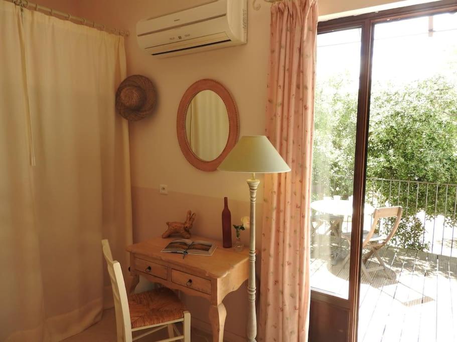 Family Room with Garden View photo 3