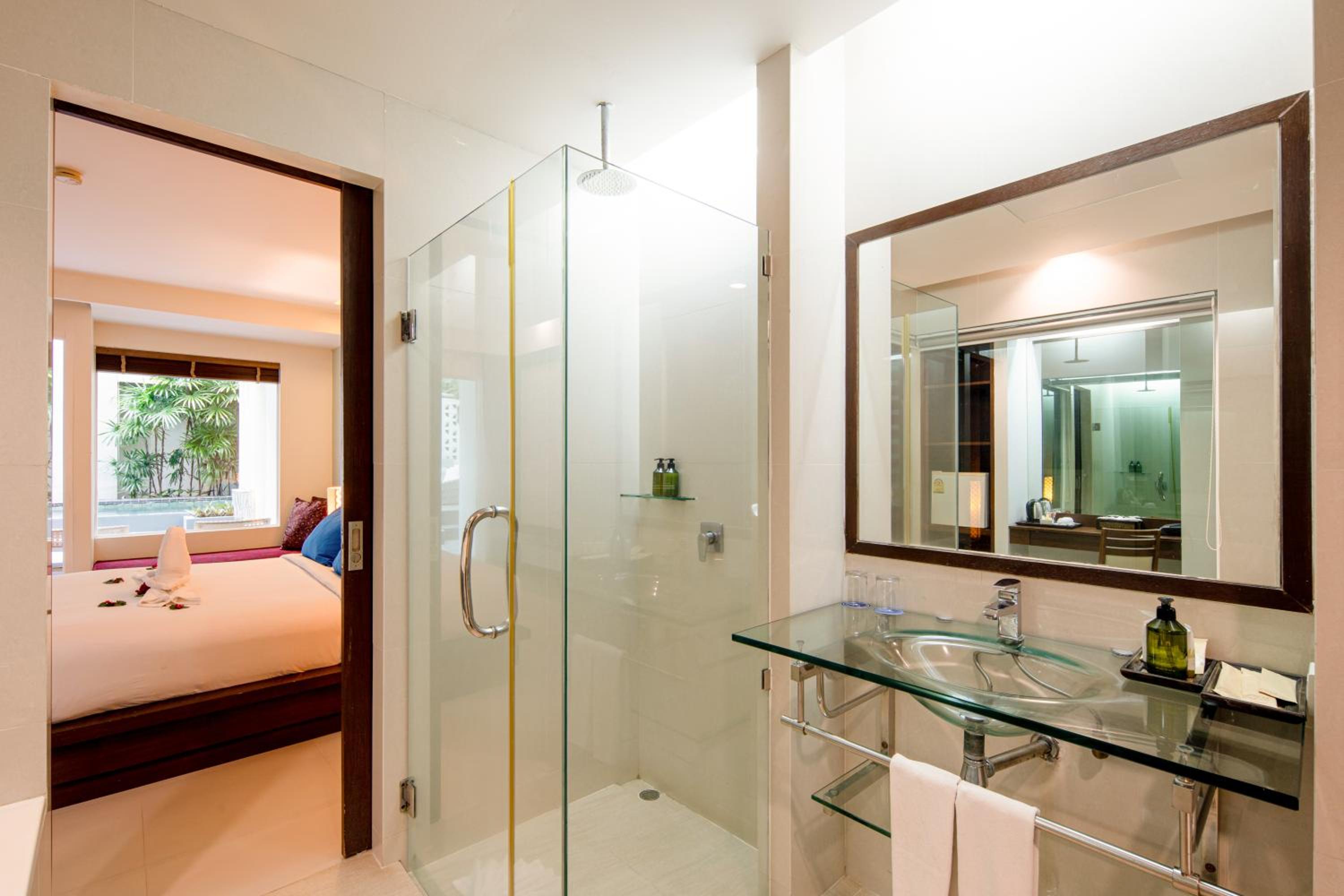 Deluxe Pool Access - Photo 6
