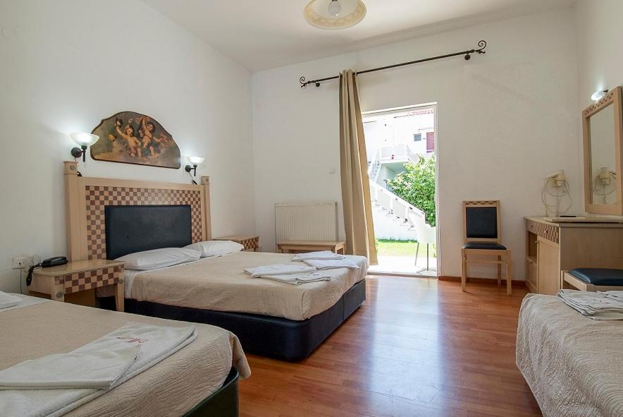Standard Double Room - Photo 2
