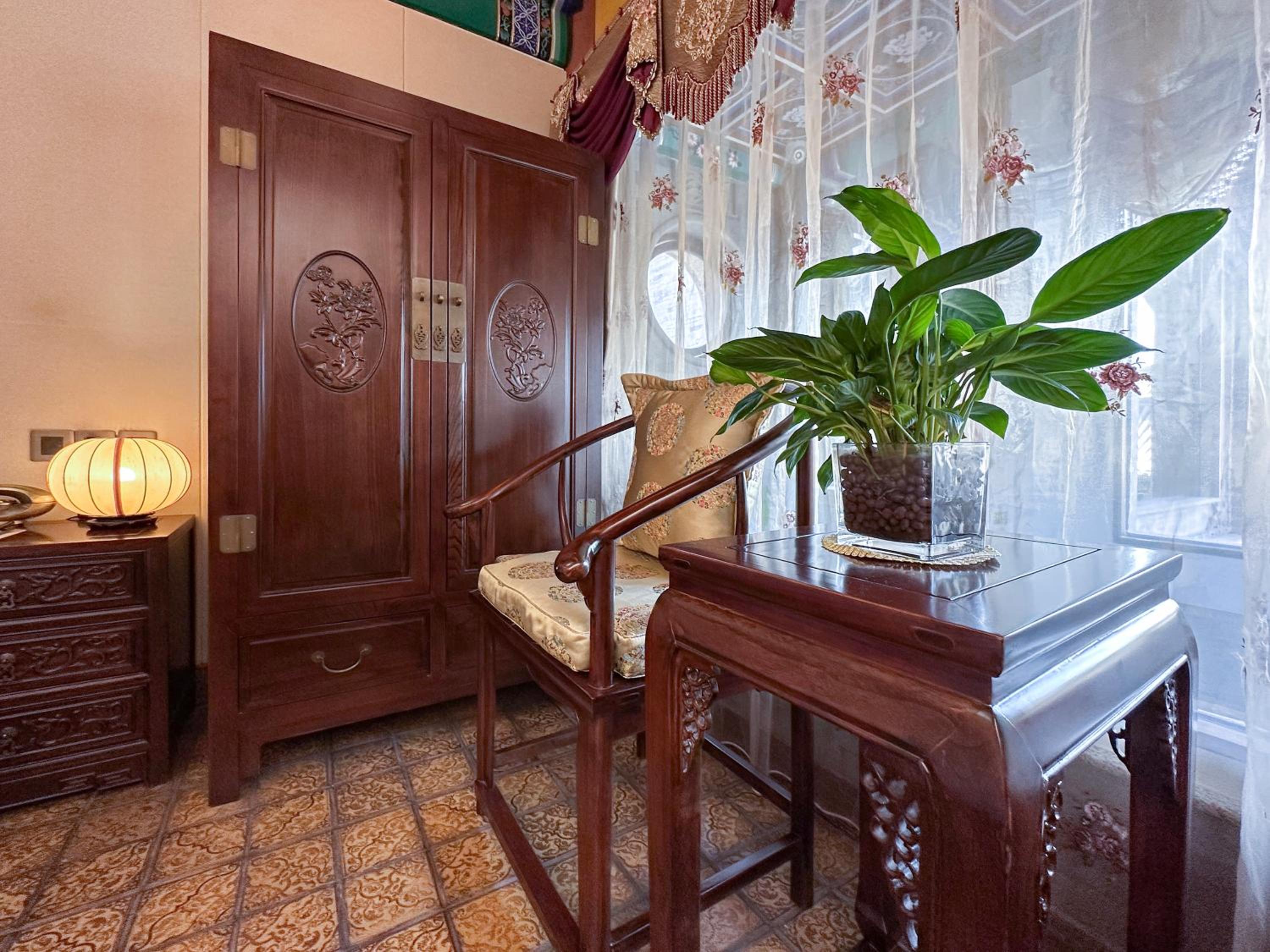 TY Deluxe Queen Room