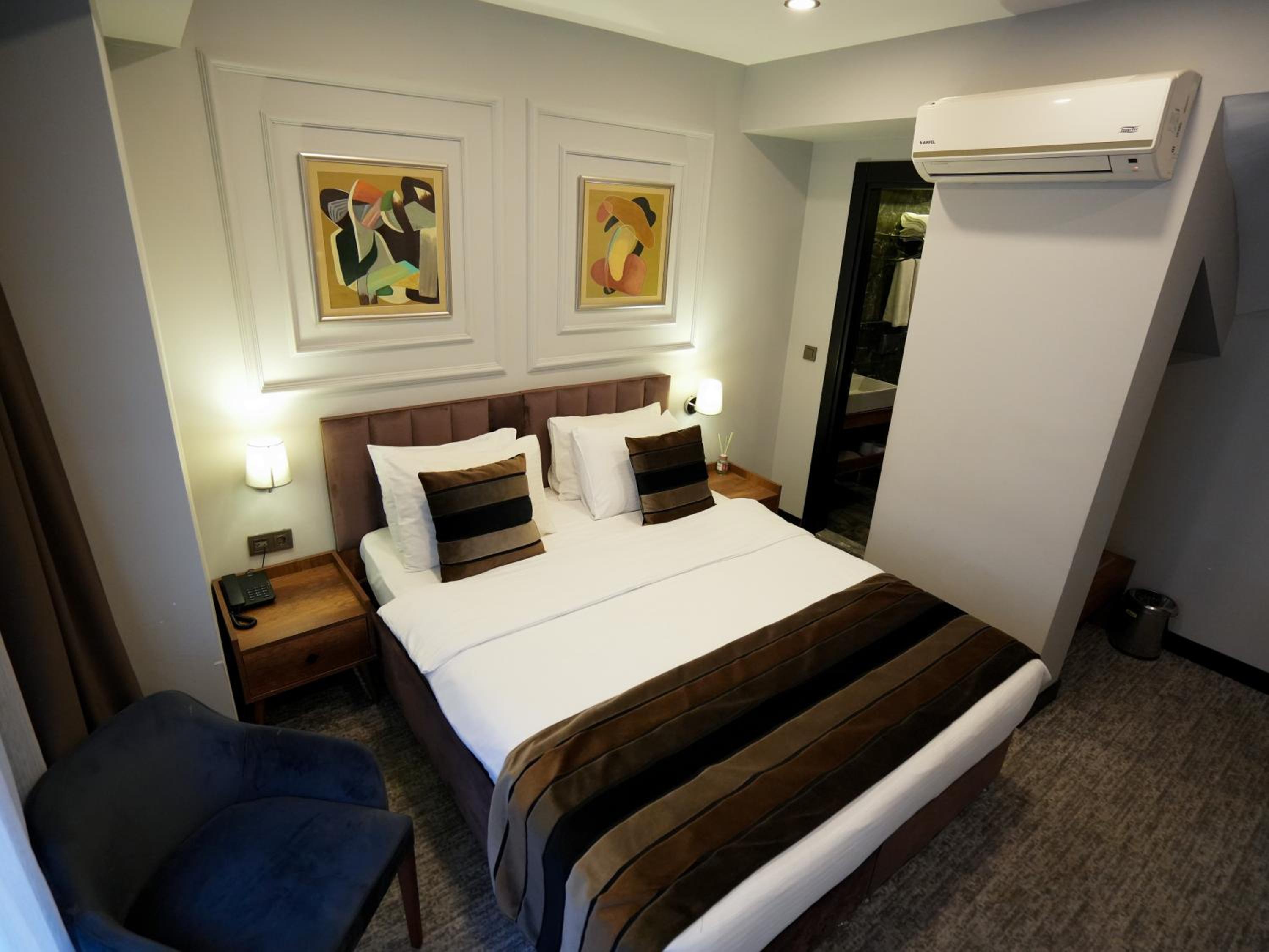 Standard Double or Twin Room photo 2