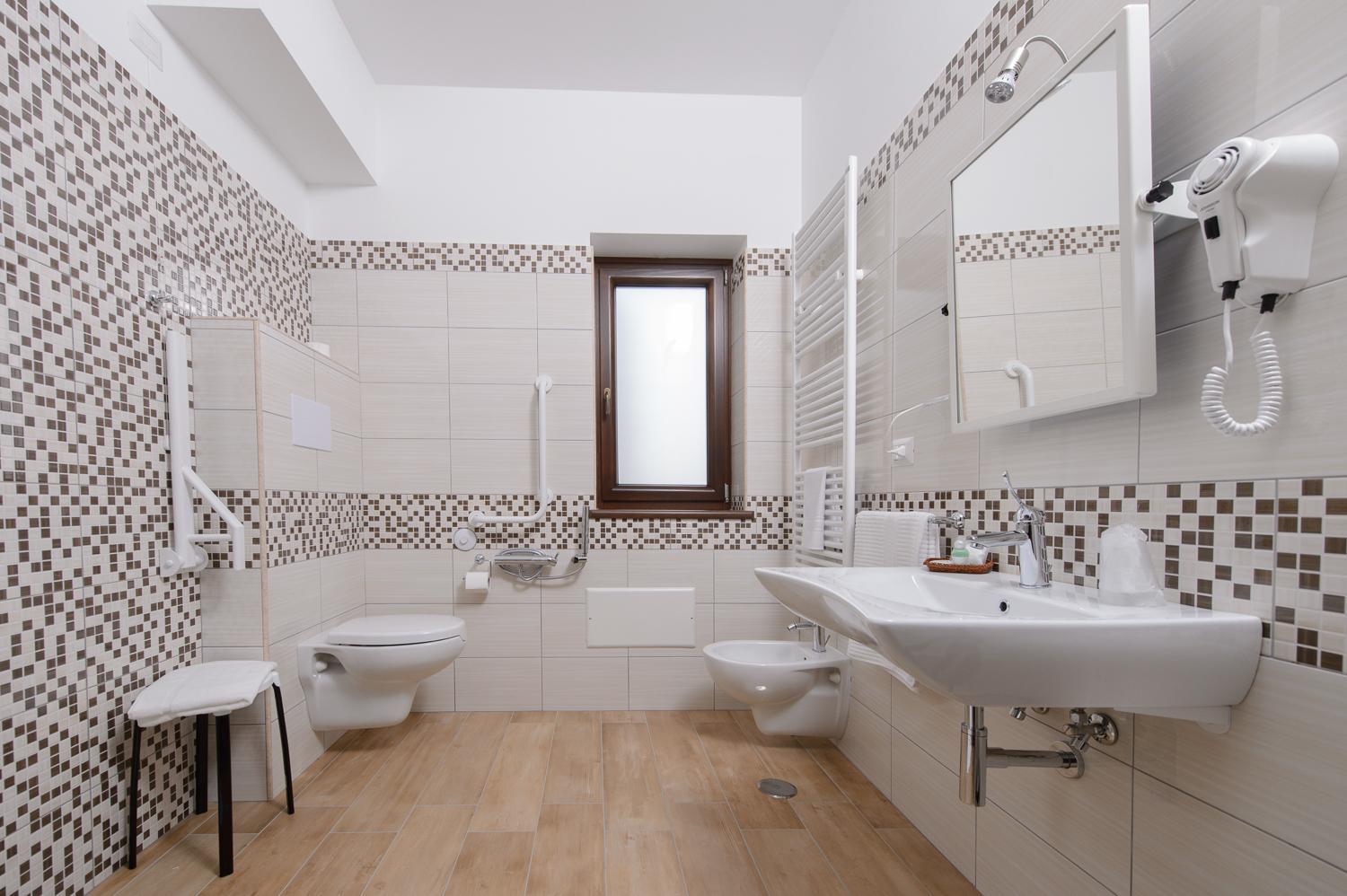 Twin Room - Disability Access photo 3