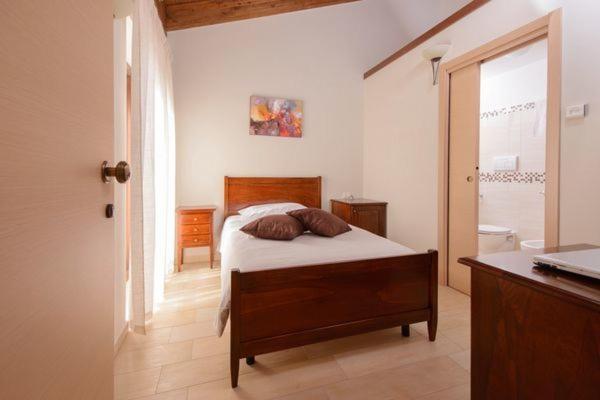 Single Room photo 3