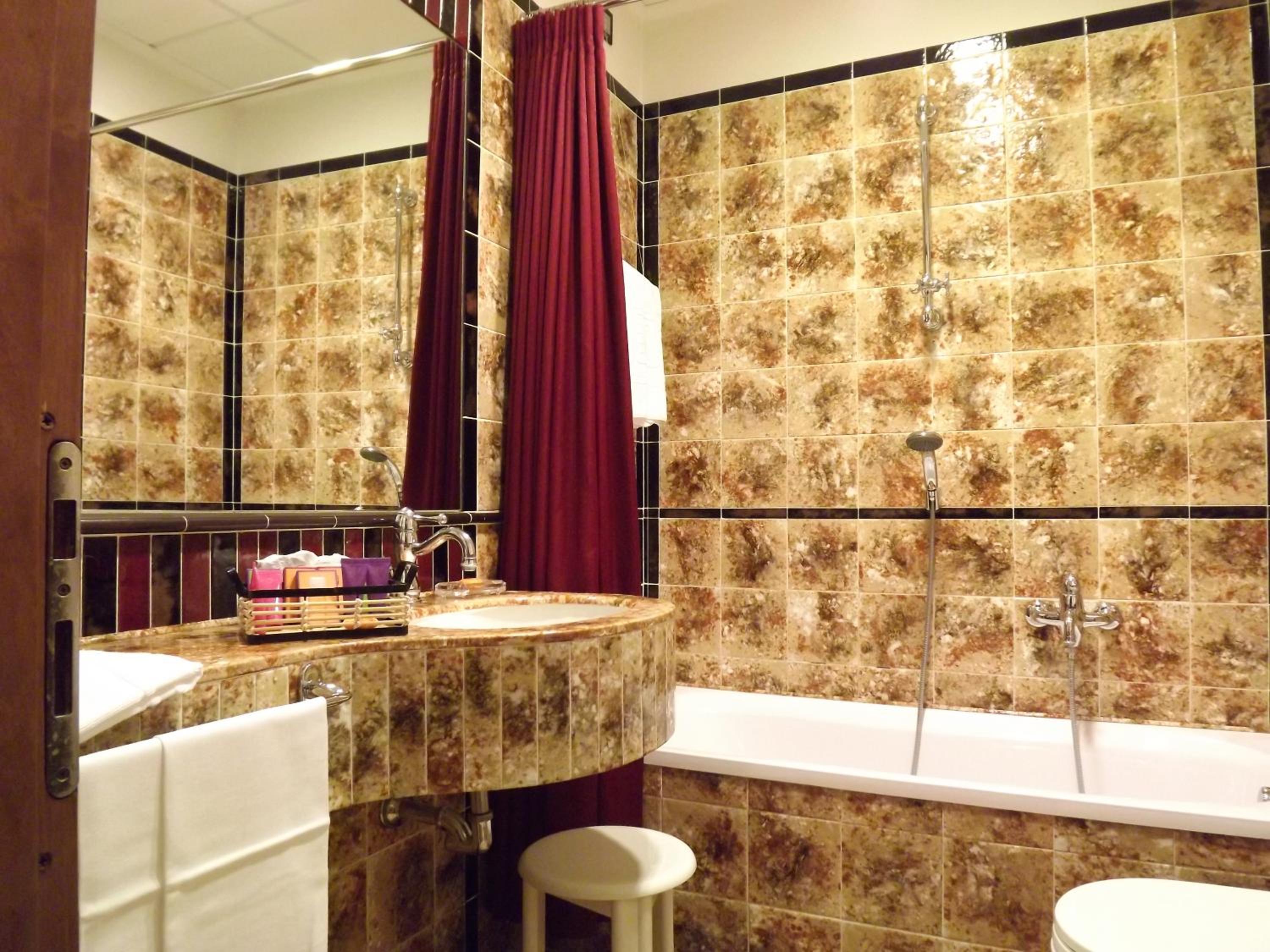 Double or Twin Room - Photo 6