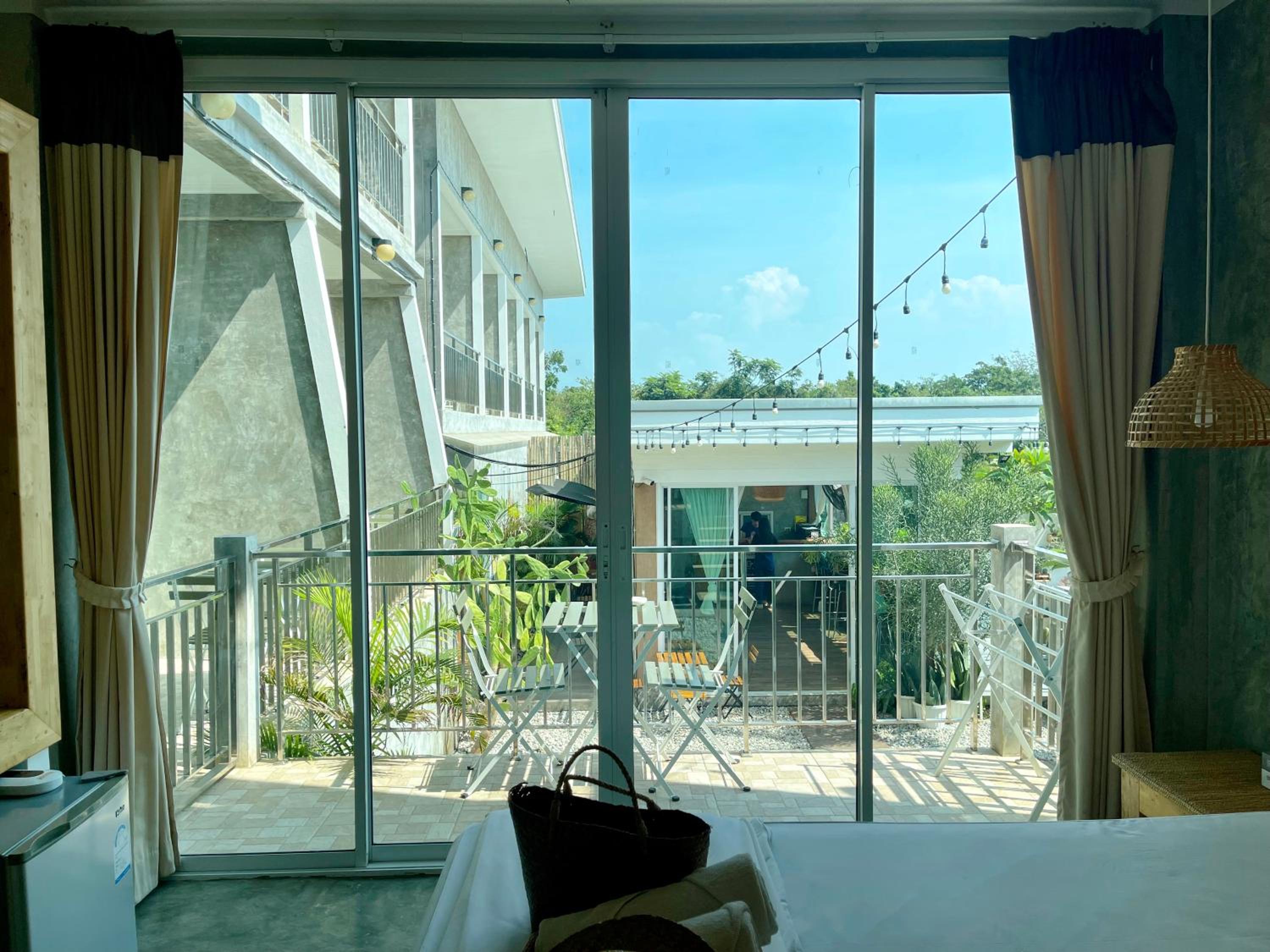 Budget Double Room 1st floor with free motorcycle 