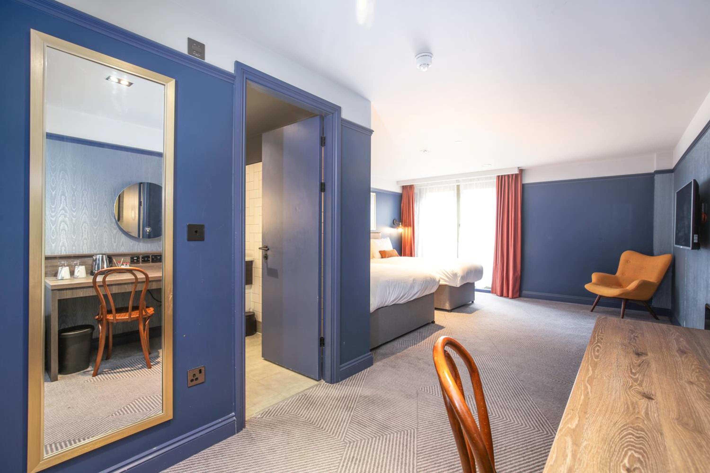 Standard Room with One Double Bed and One Single Bed - Non-Smoking
