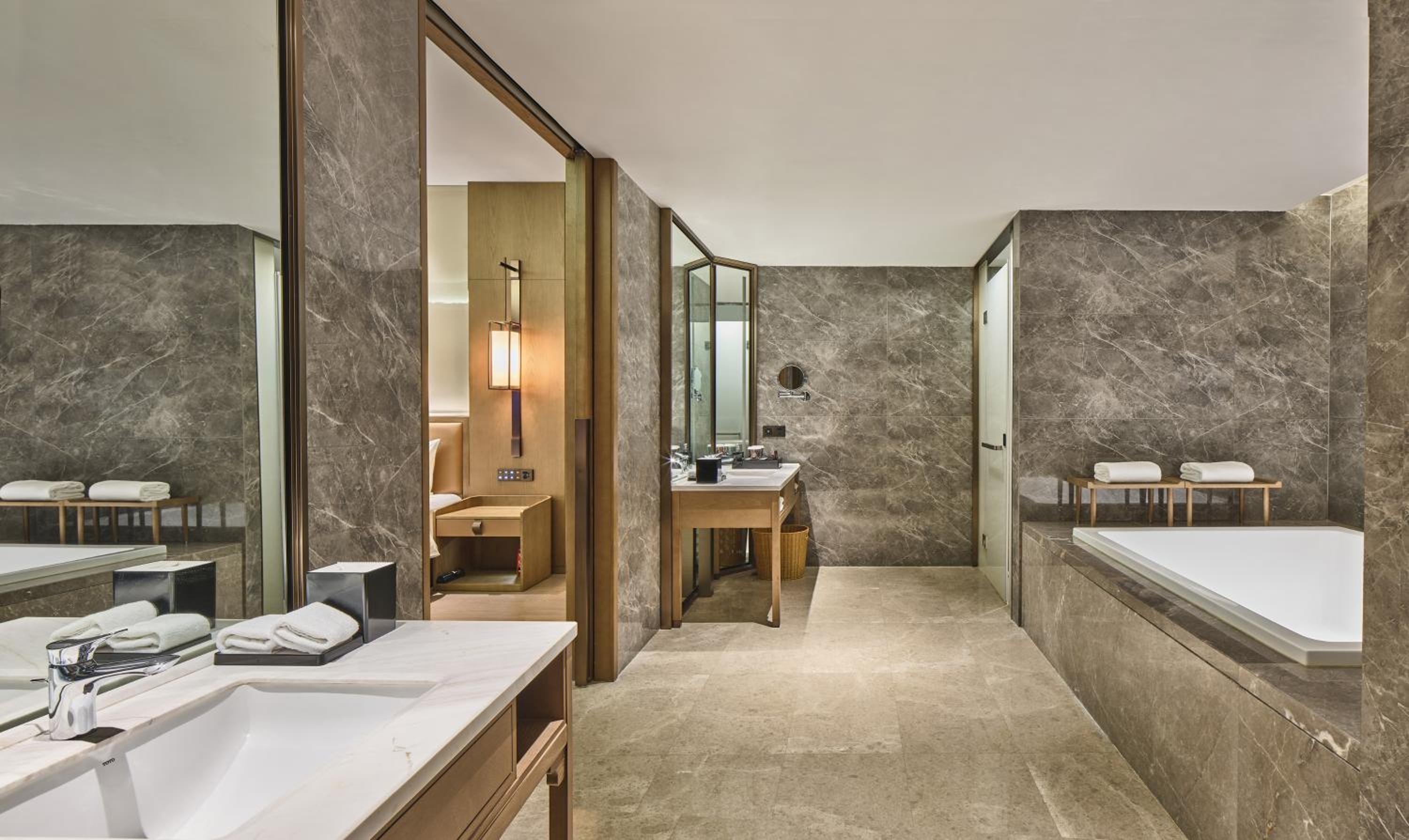 One-Bedroom King Suite photo 3