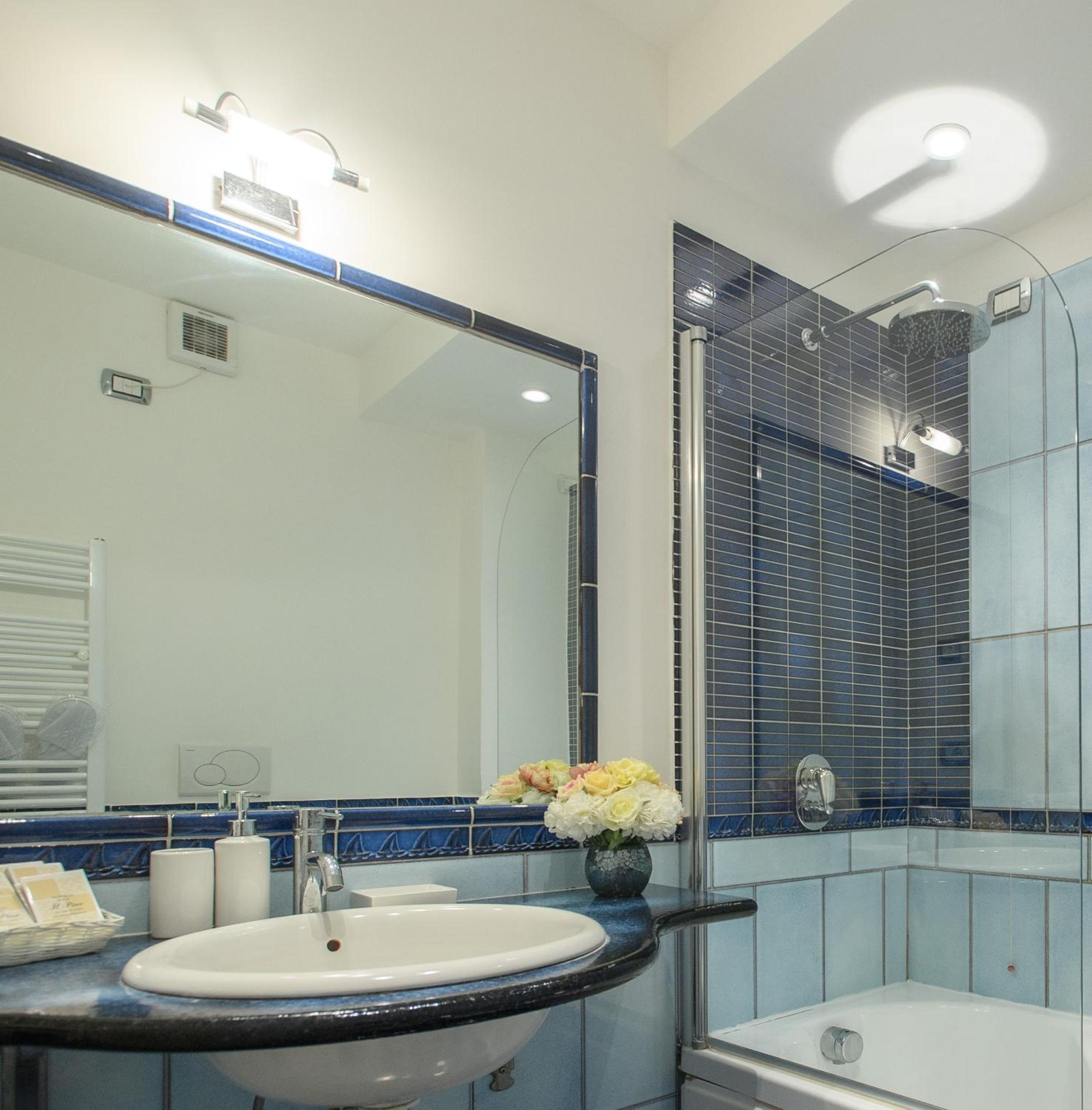 Deluxe Double Room with Private Terrace and Sea View photo 2