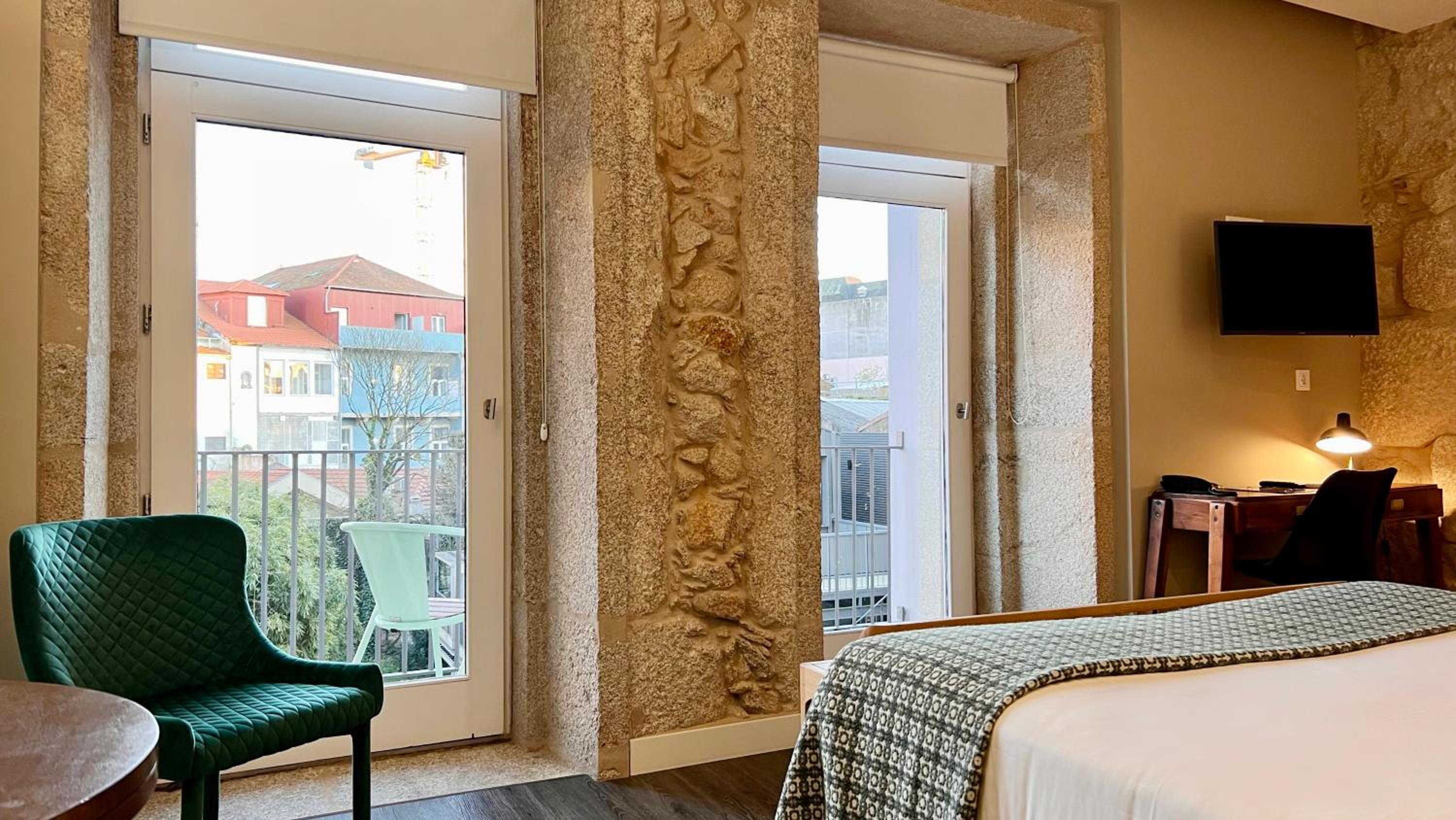 Superior Double Room with Balcony - Photo 1