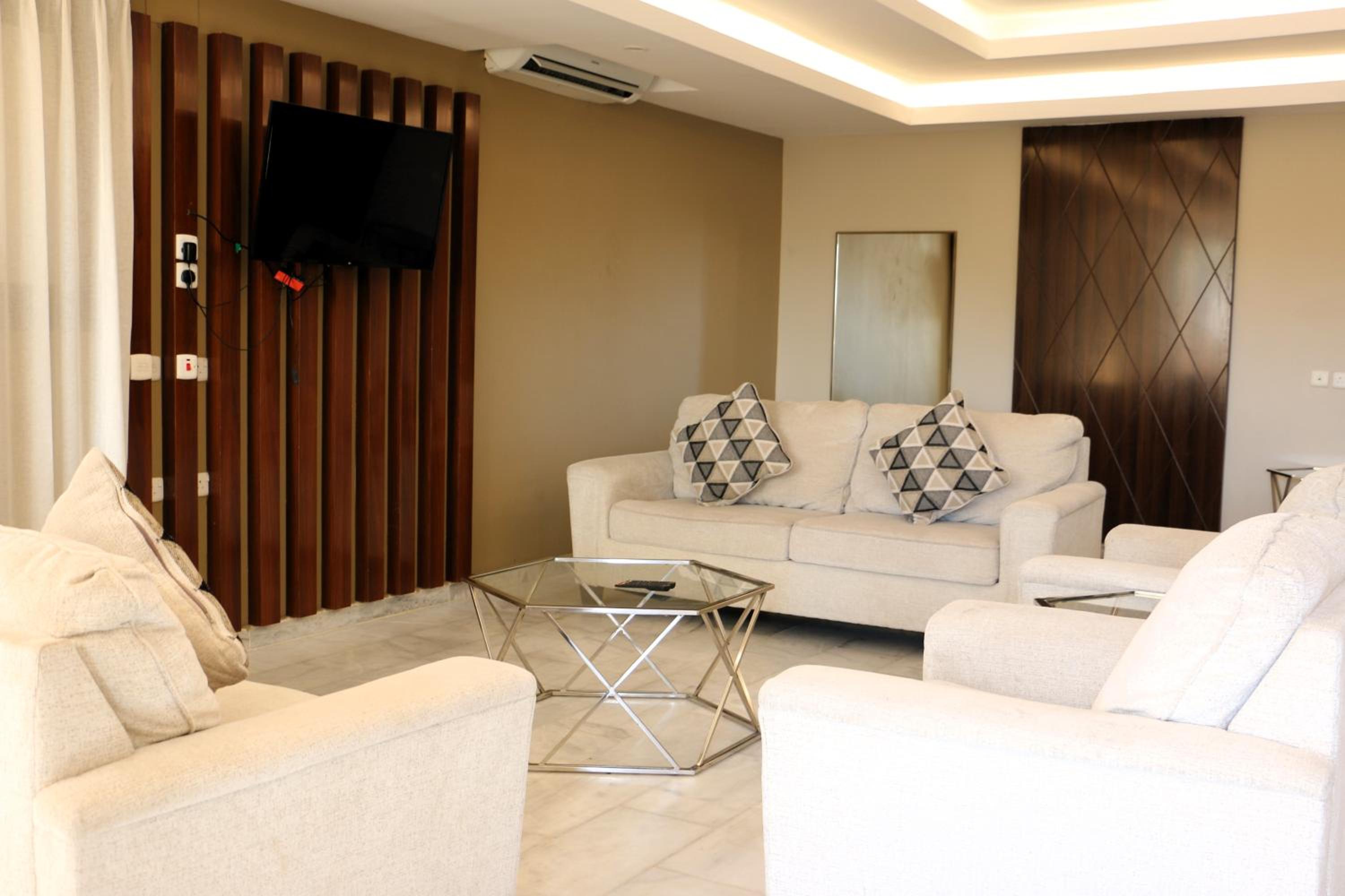 Three-Bedroom Suite photo 3