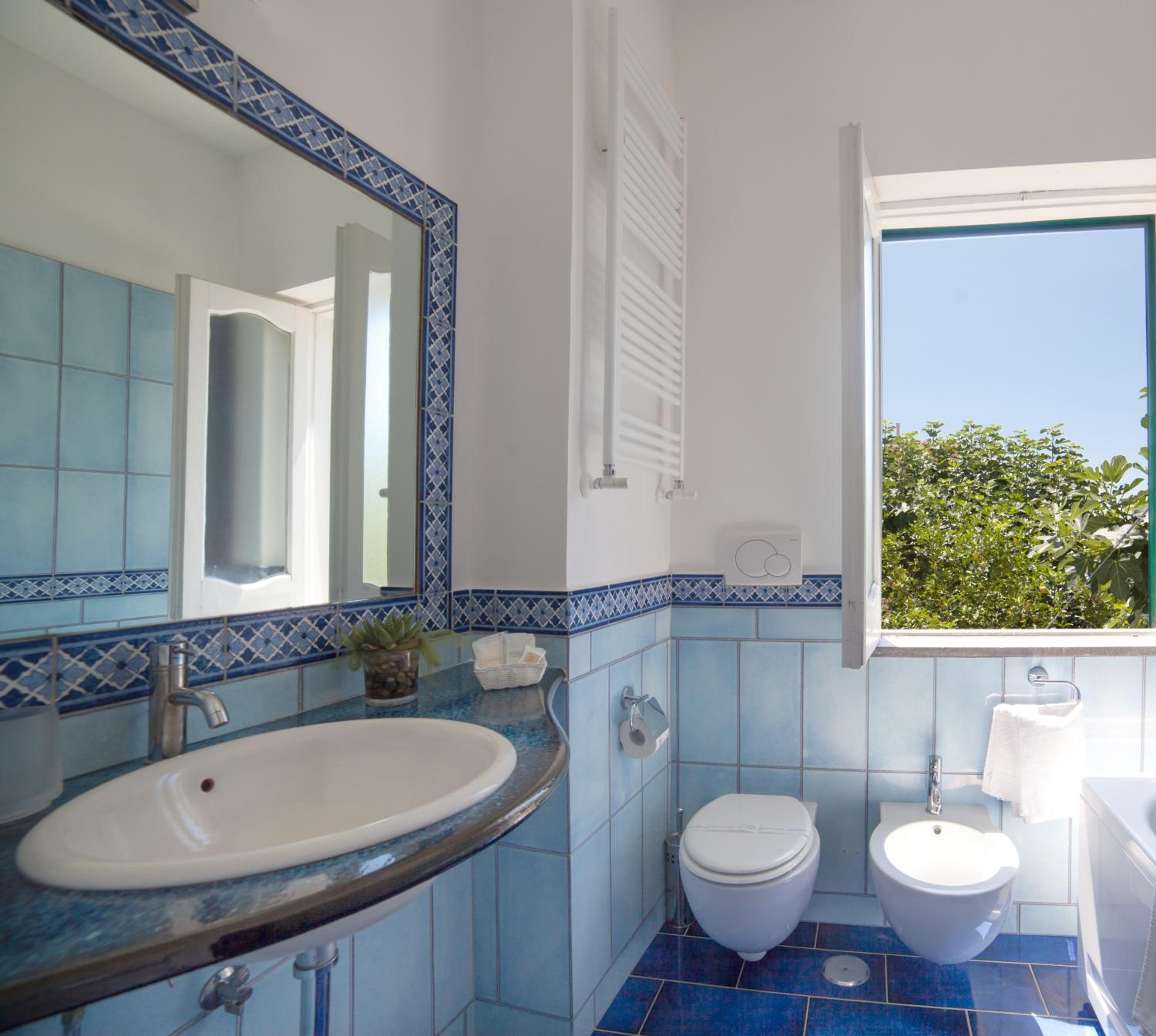 Triple Room with Sea View and Private Balcony - Photo 2